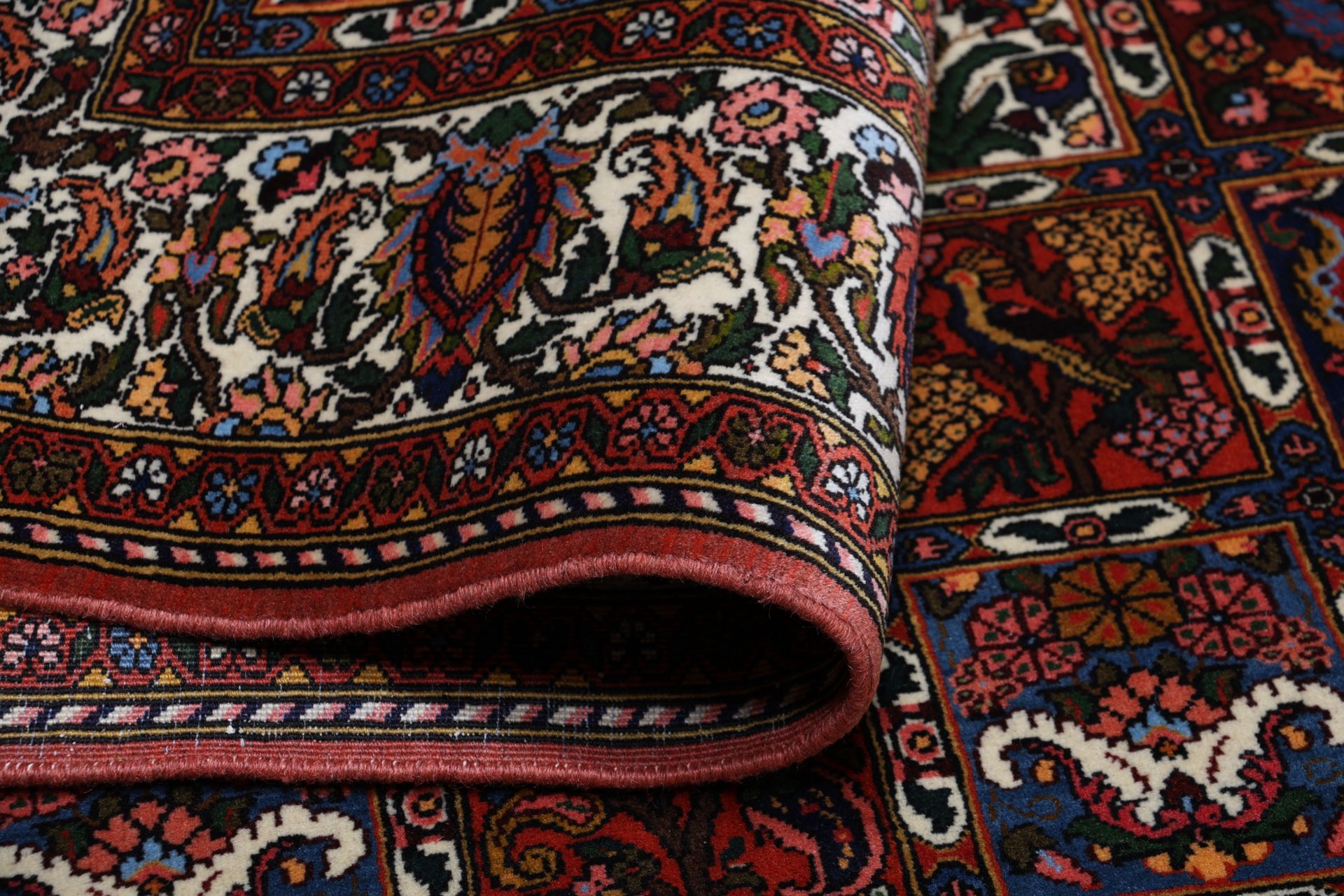 Bakhtiari Persian Rug 197 × 296 cm, Wool, hand-knotted