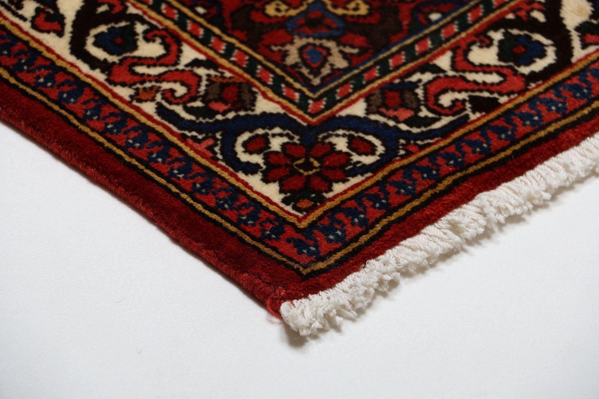 Hand-Knotted Wool Bakhtiari Persian Rug, 203 × 318 cm