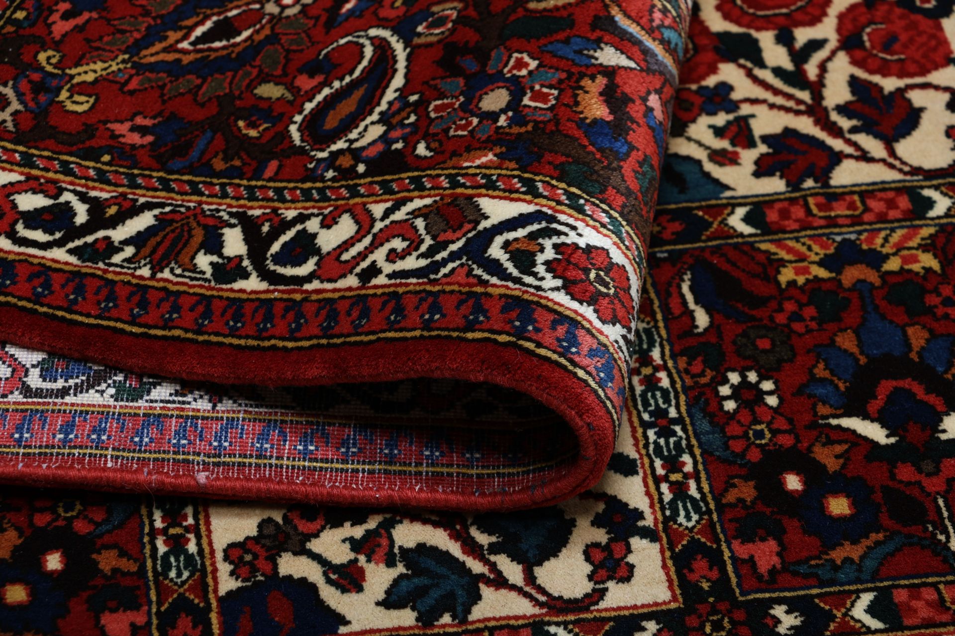 Hand-Knotted Wool Bakhtiari Persian Rug, 203 × 318 cm