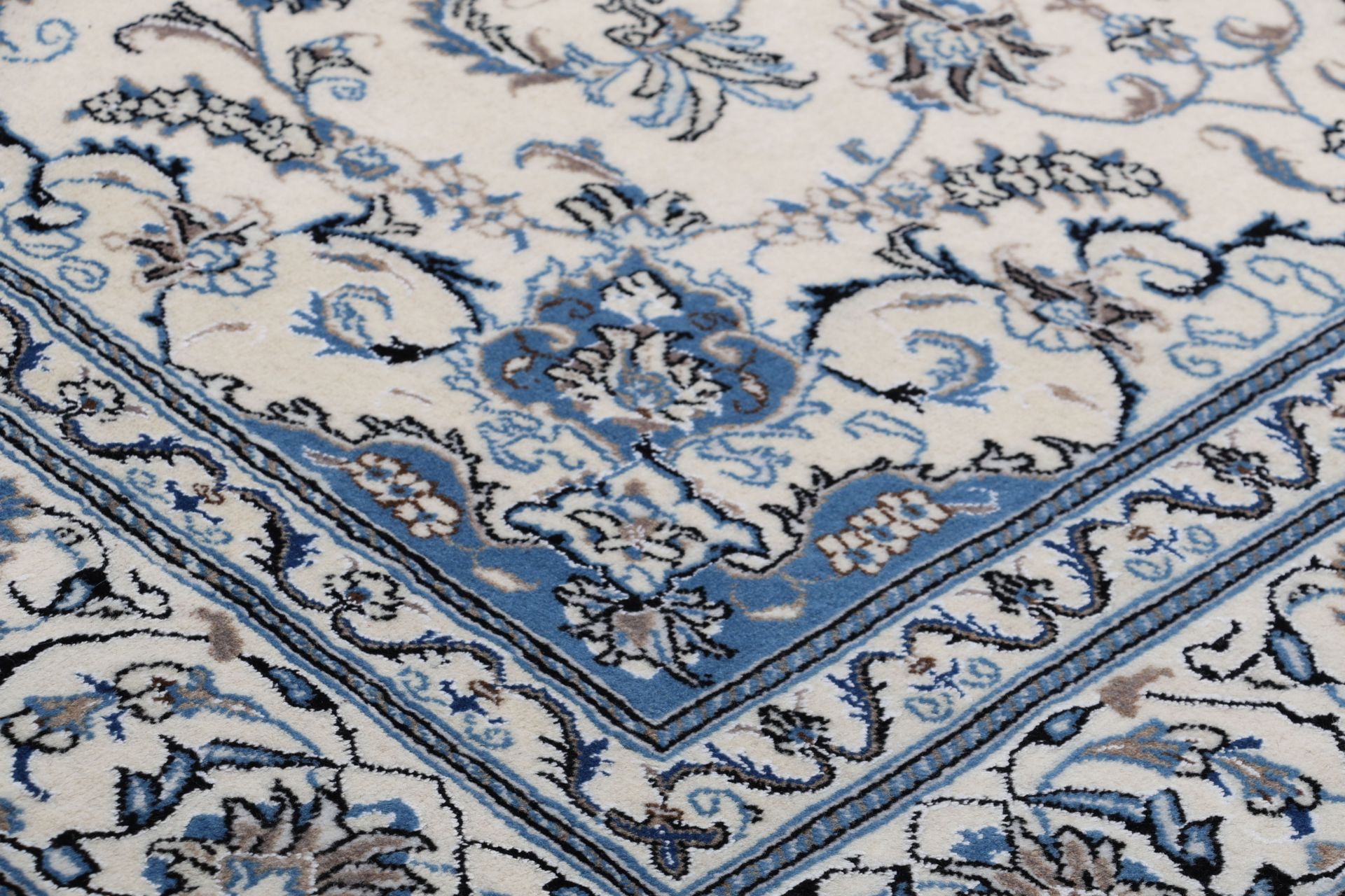 Hand-Knotted Wool Nain Persian Rug, 196 × 299 cm