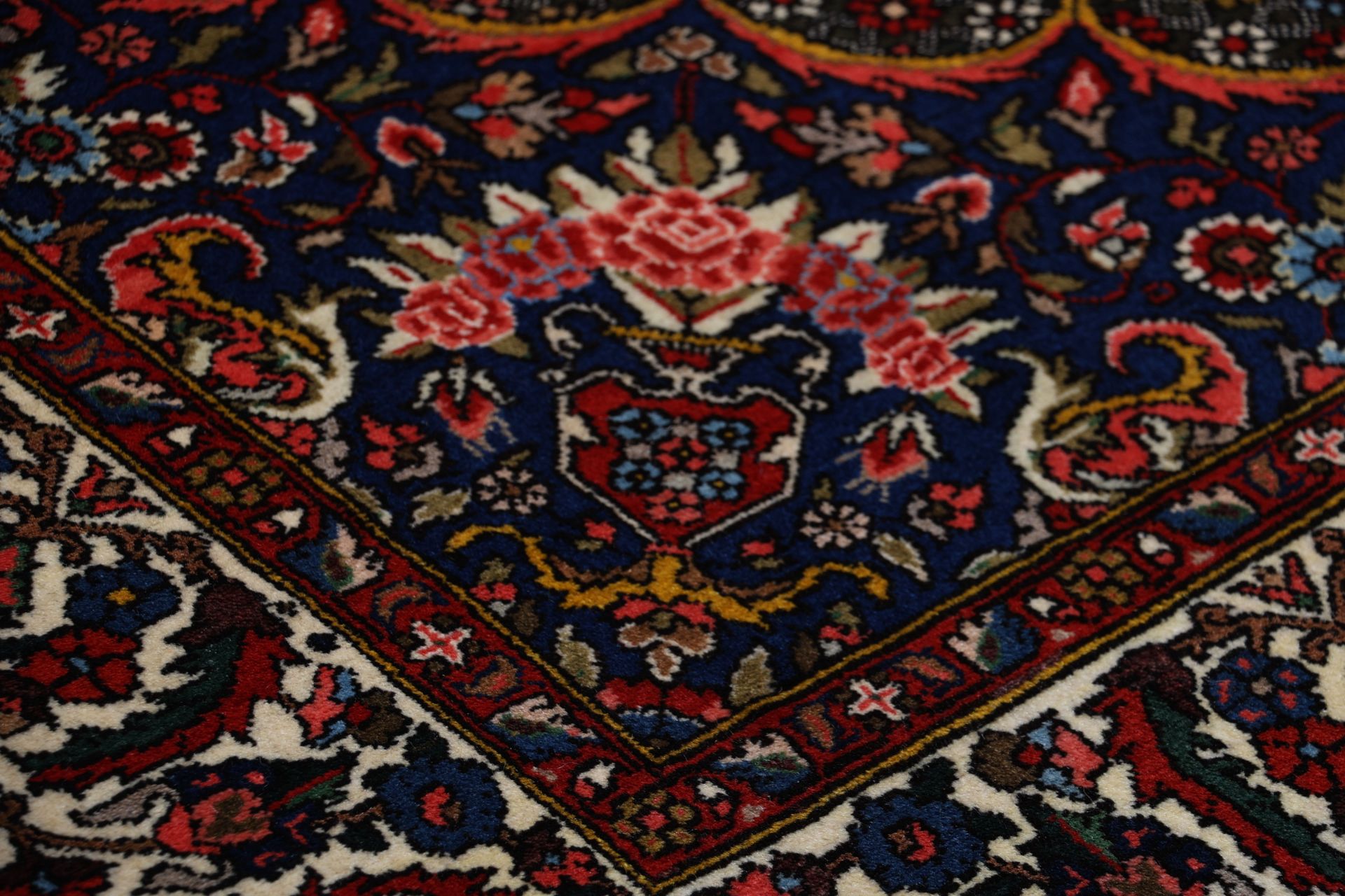 Hand-Knotted Wool Bakhtiari Persian Rug, 200 × 303 cm