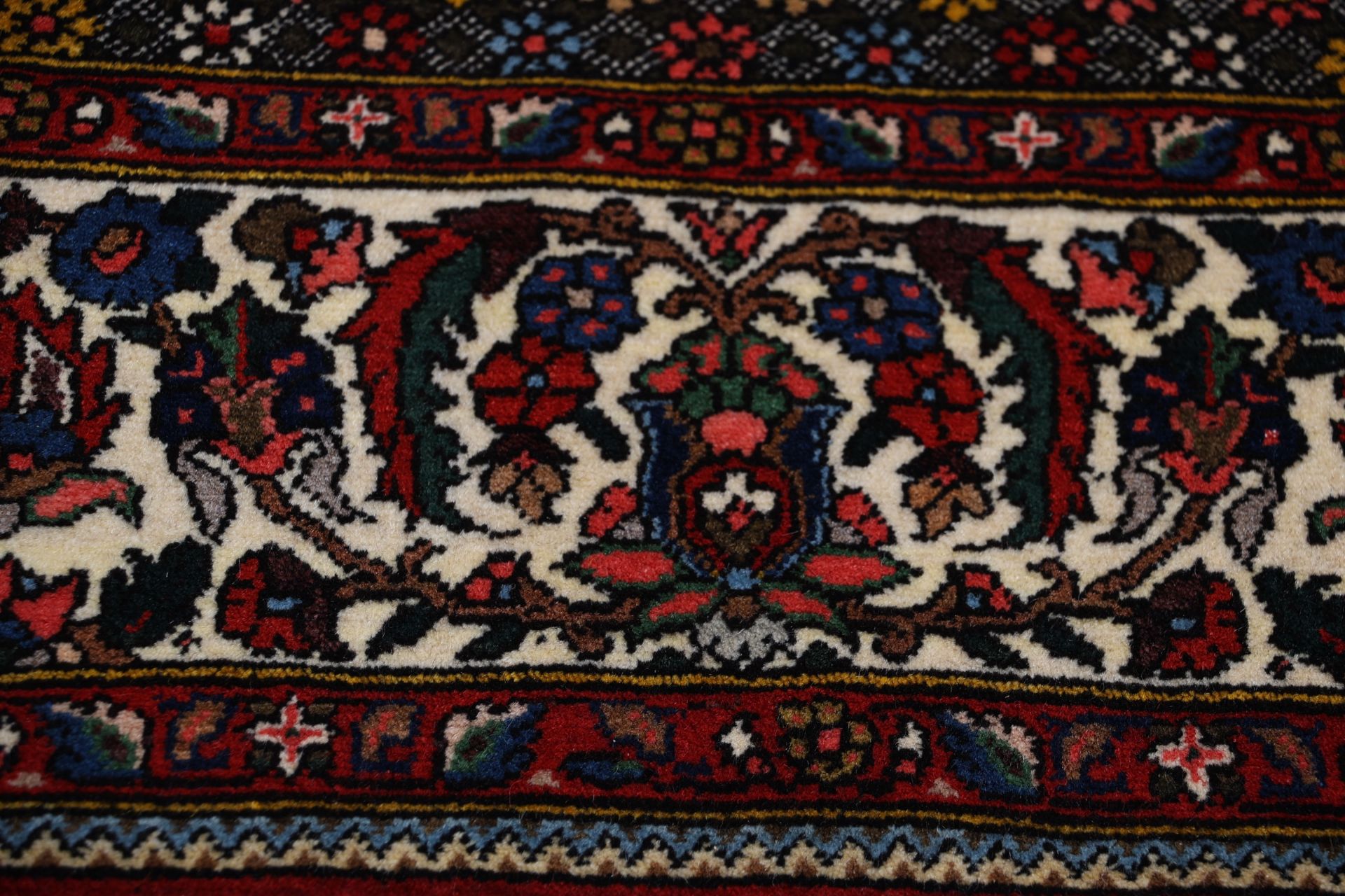 Hand-Knotted Wool Bakhtiari Persian Rug, 200 × 303 cm