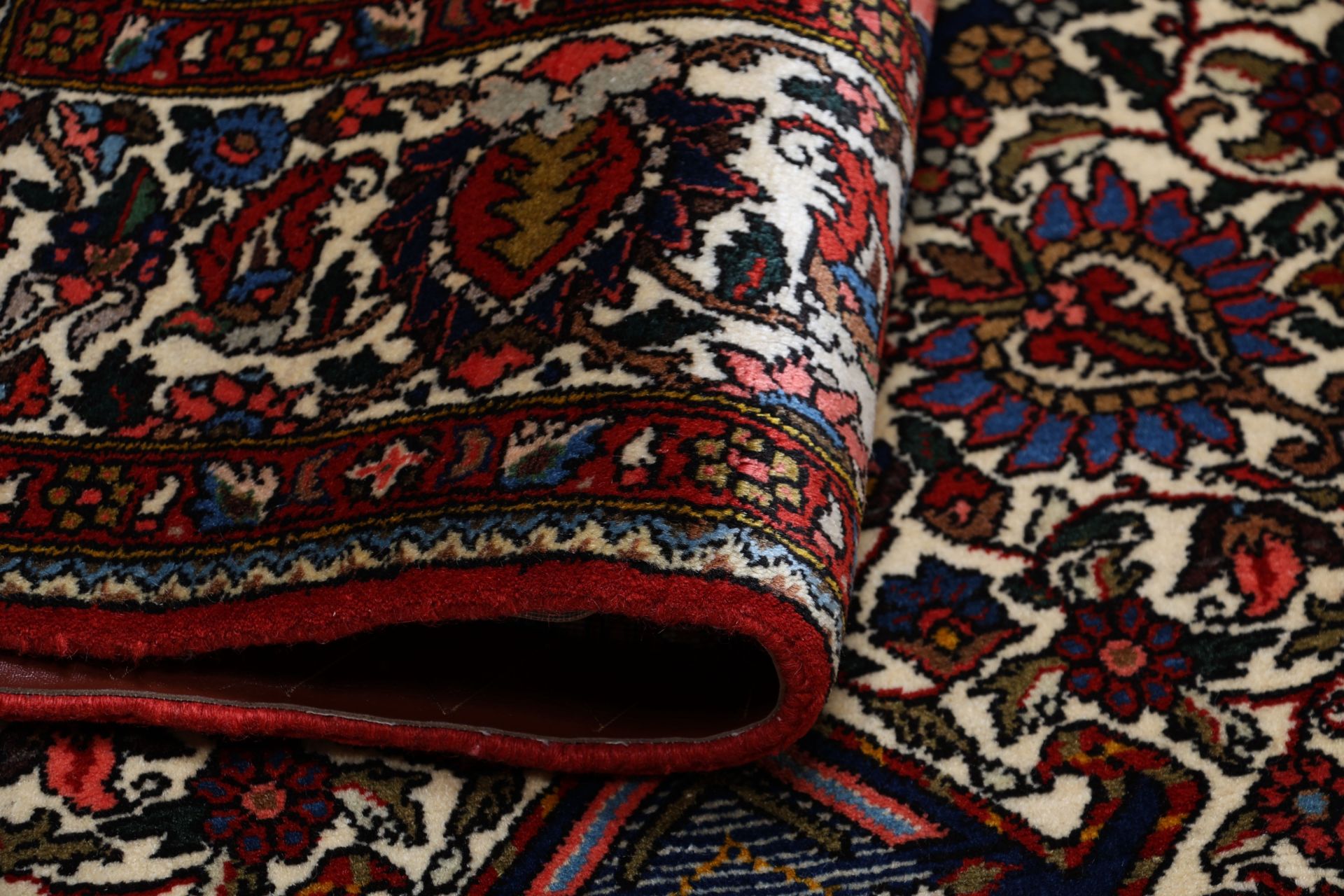 Hand-Knotted Wool Bakhtiari Persian Rug, 200 × 303 cm