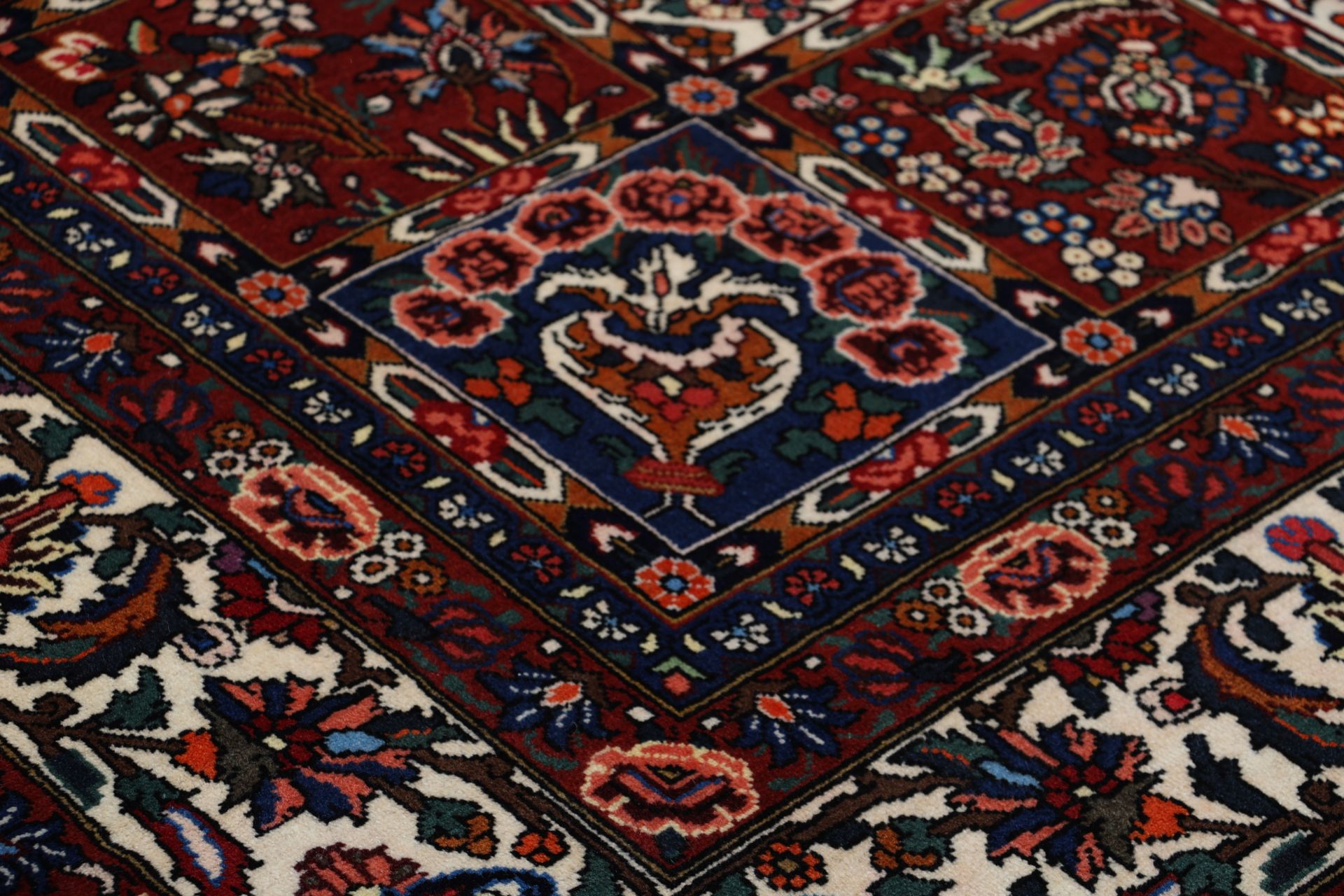 perserteppich-bachtiar-205-x-315-cm-schurwolle-handgeknupft-4 Hand-Knotted Wool Bakhtiari Persian Rug, 205 × 315 cm