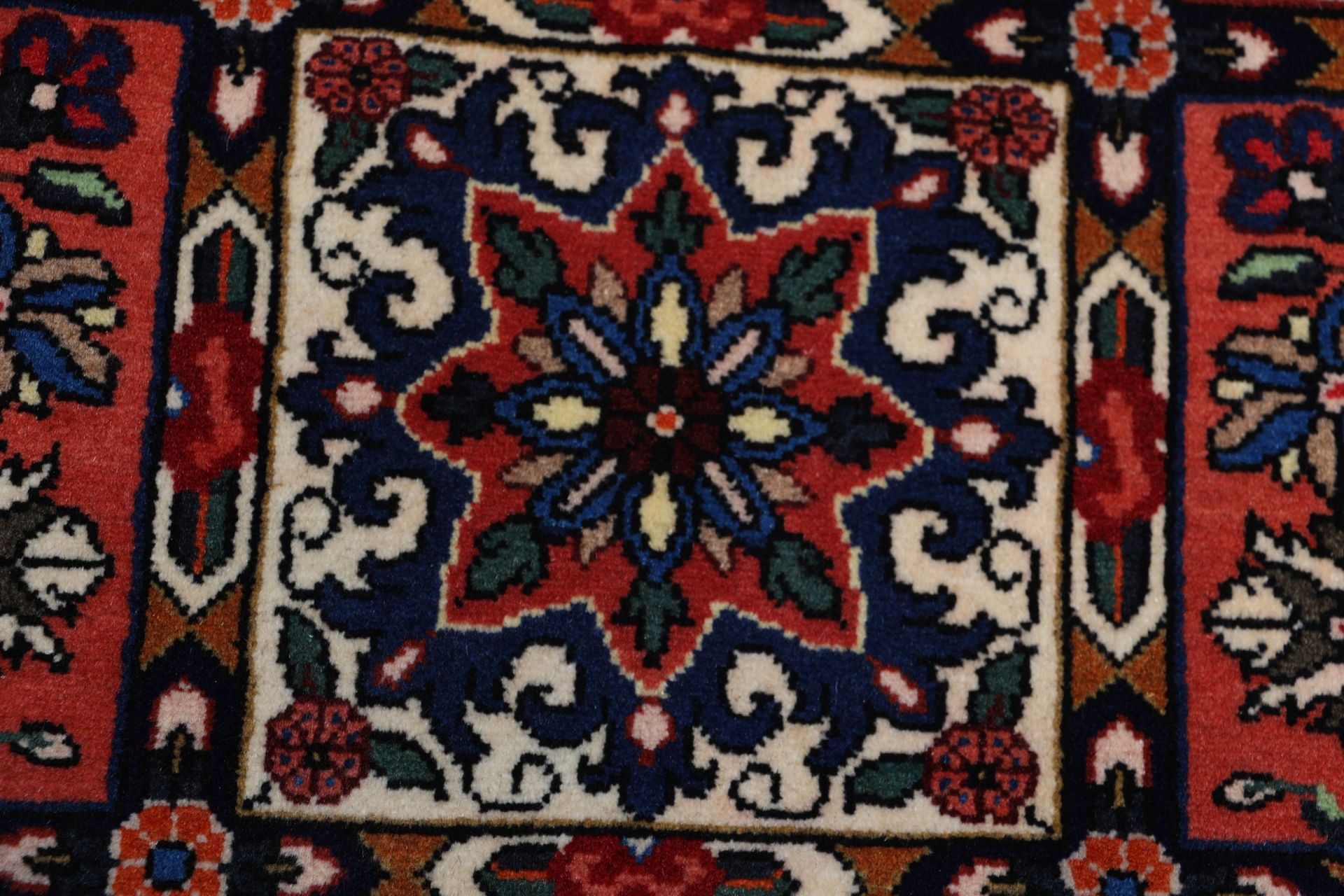 perserteppich-bachtiar-205-x-315-cm-schurwolle-handgeknupft-8 Hand-Knotted Wool Bakhtiari Persian Rug, 205 × 315 cm