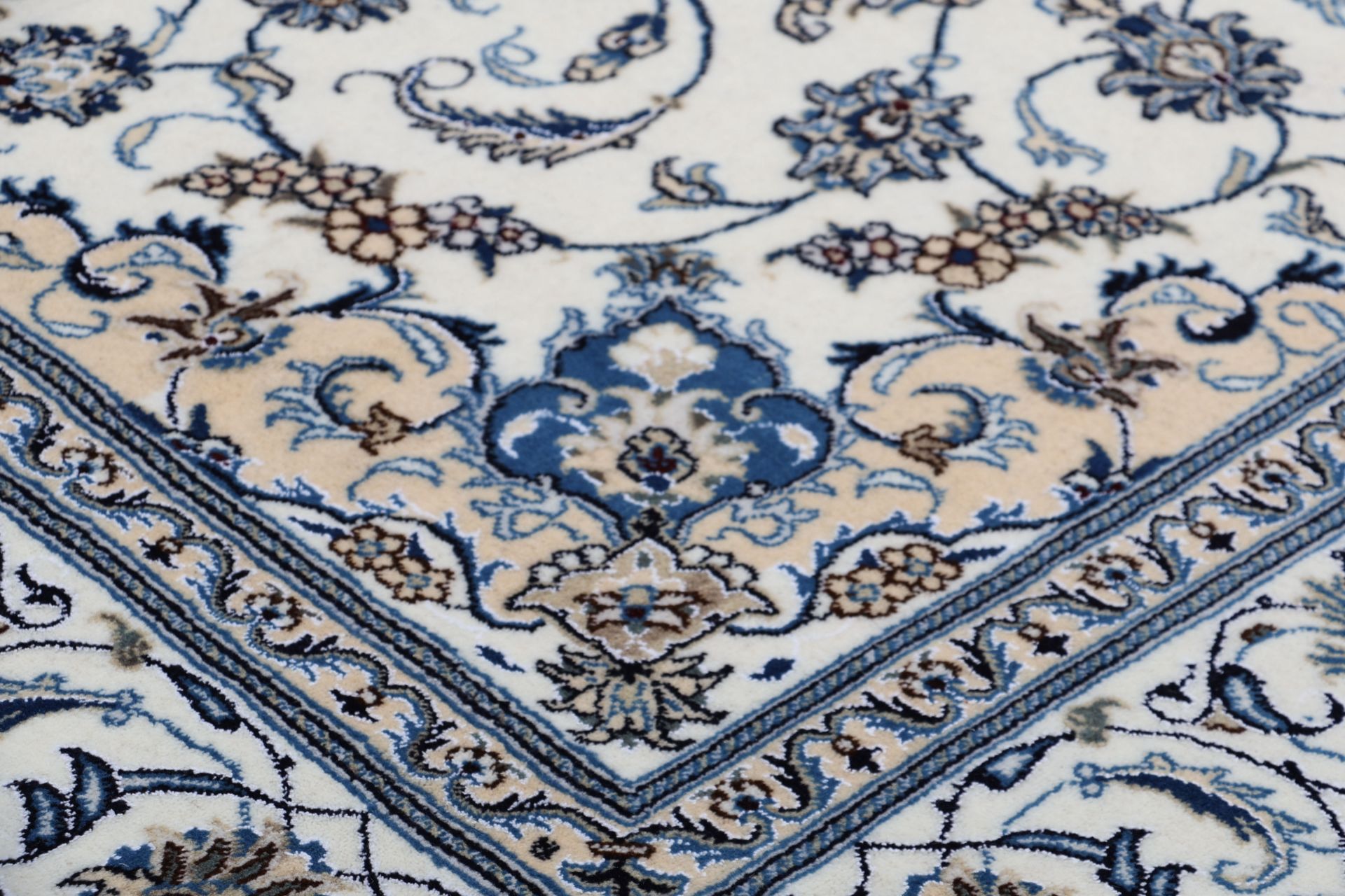 Nain Persian Rug — hand-knotted, 197 × 288 cm, Wool