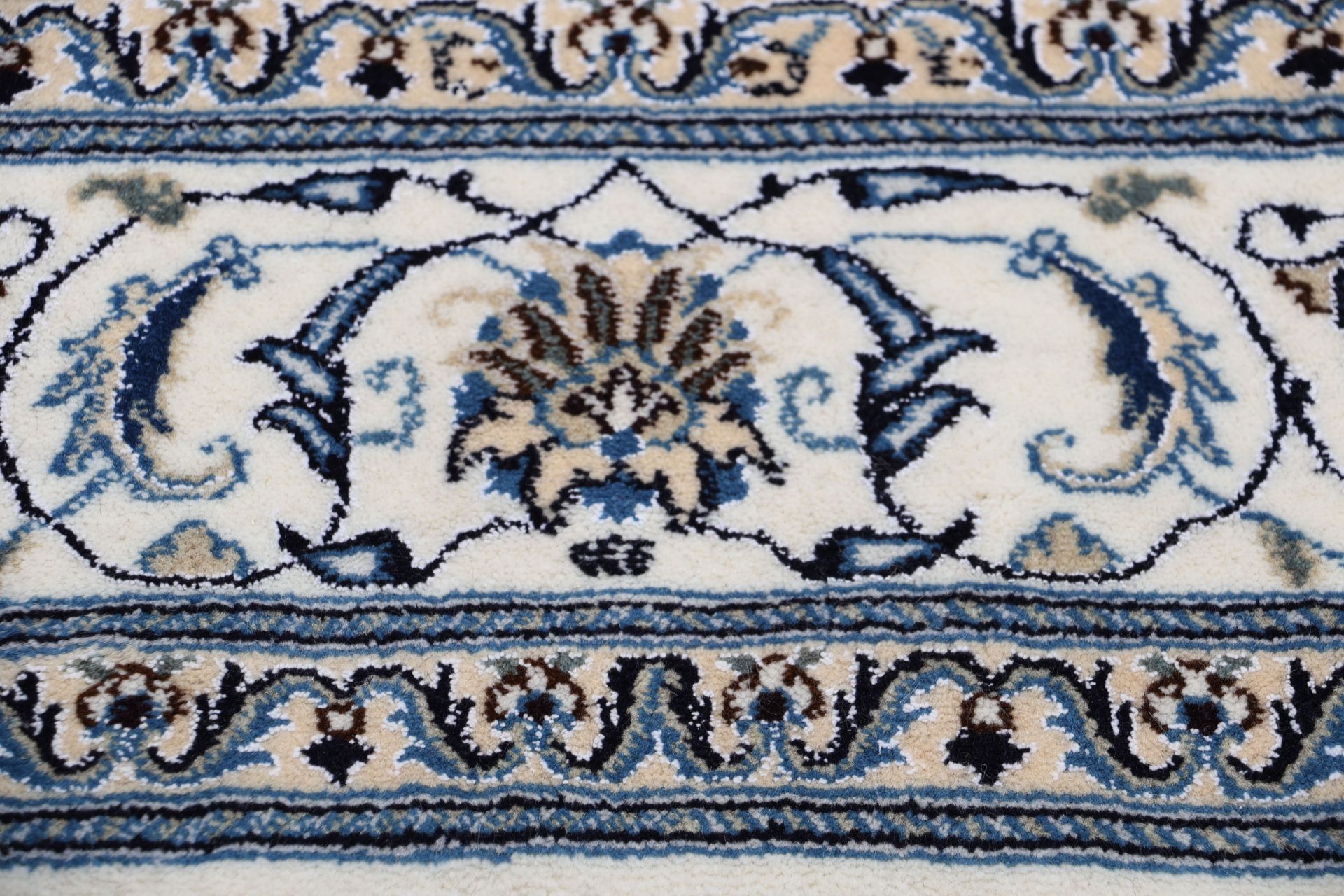 Nain Persian Rug — hand-knotted, 197 × 288 cm, Wool