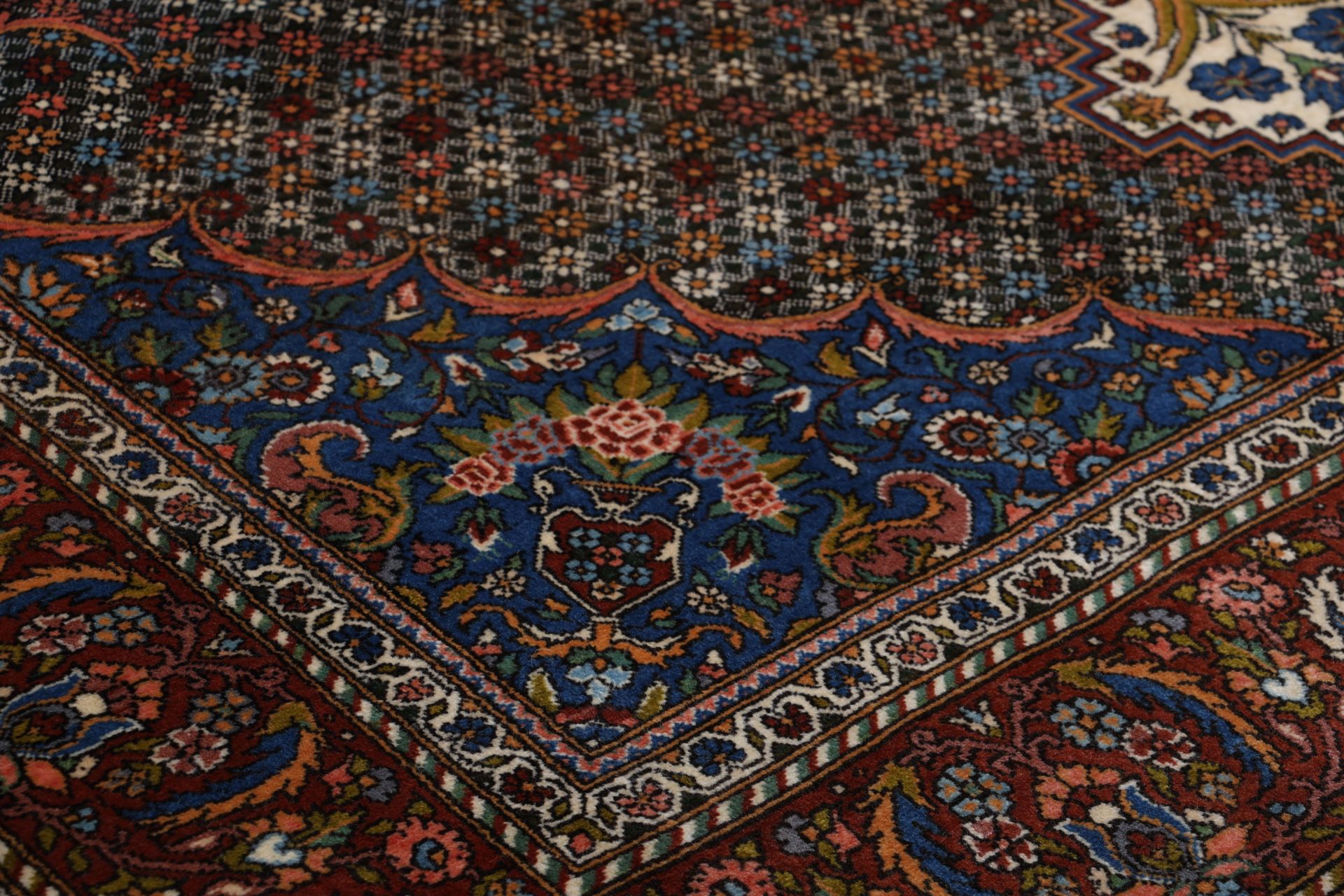 Hand-Knotted Wool Bakhtiari Persian Rug, 203 × 308 cm