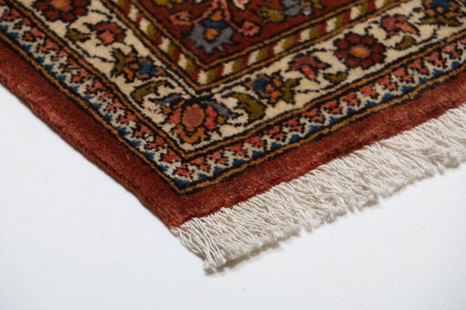 Hand-Knotted Wool Bakhtiari Persian Rug, 203 × 308 cm