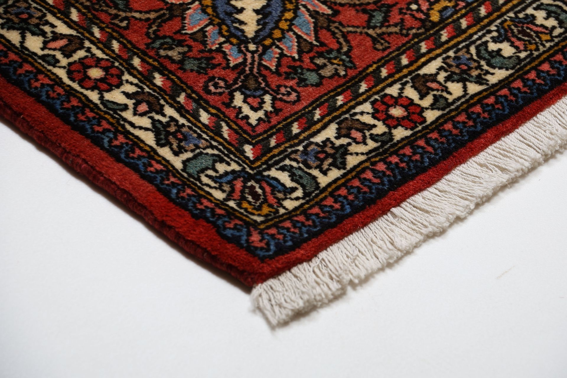Hand-Knotted Wool Bakhtiari Persian Rug, 208 × 300 cm