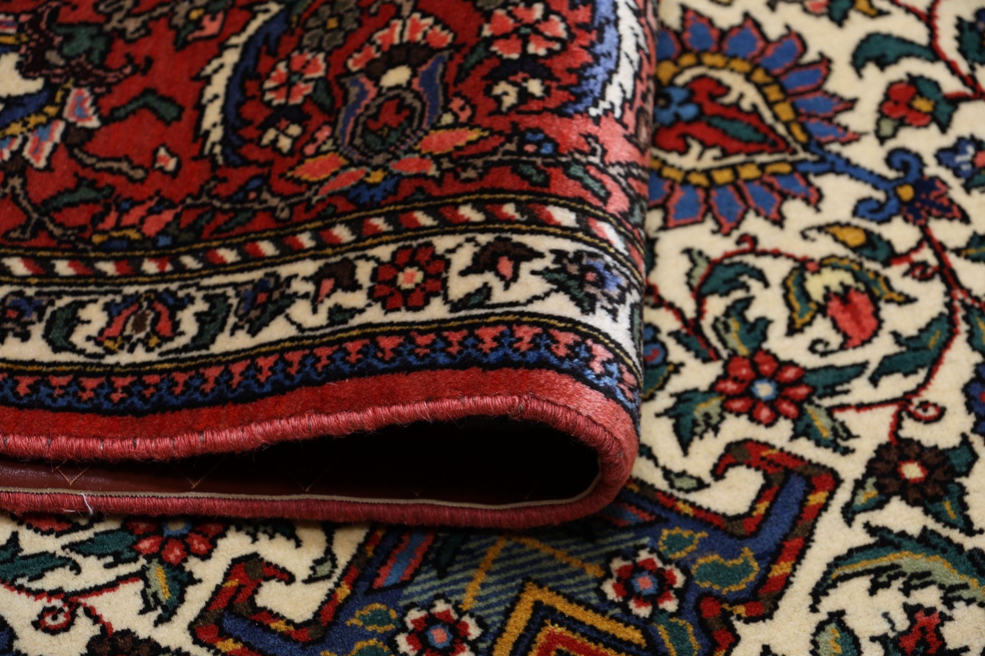 Hand-Knotted Wool Bakhtiari Persian Rug, 208 × 300 cm