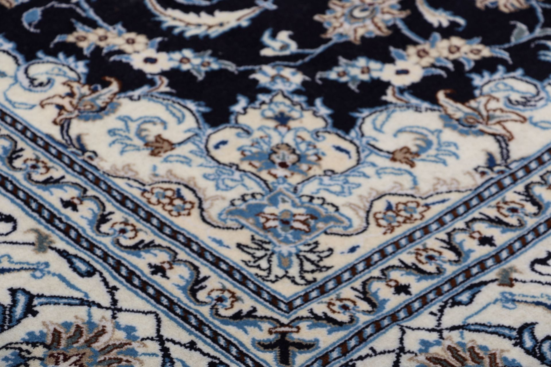 Hand-Knotted Wool Nain Persian Rug, 192 × 292 cm