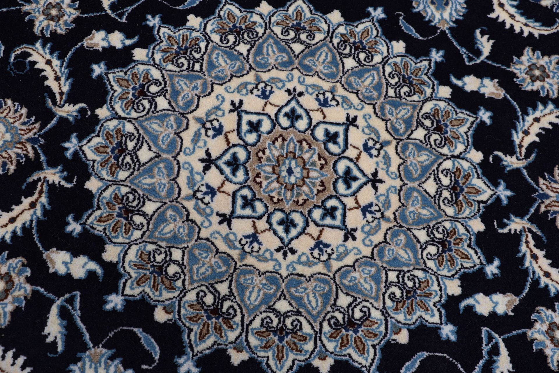 Hand-Knotted Wool Nain Persian Rug, 192 × 292 cm