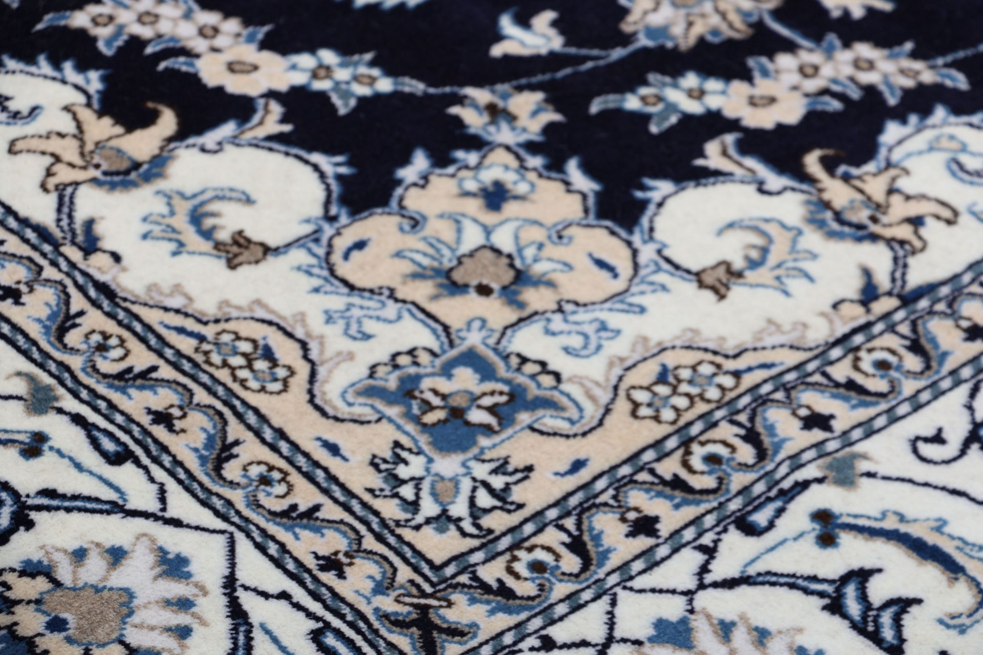 Hand-Knotted Wool Nain Persian Rug, 192 × 294 cm
