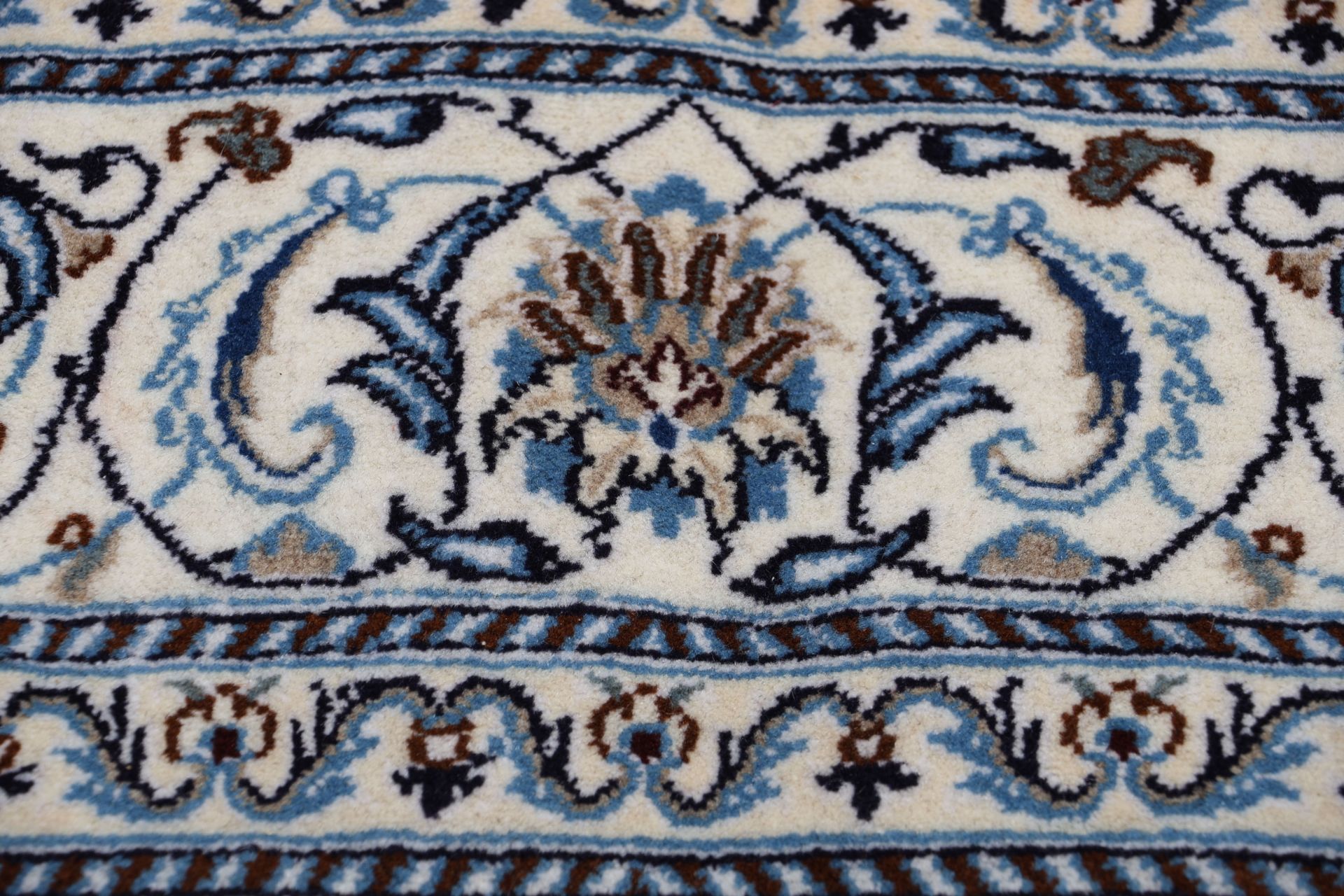 perserteppich-nain-193-x-294-cm-schurwolle-handgeknupft-exklusiv-6 Nain Persian Rug — hand-knotted, 193 × 294 cm, Wool