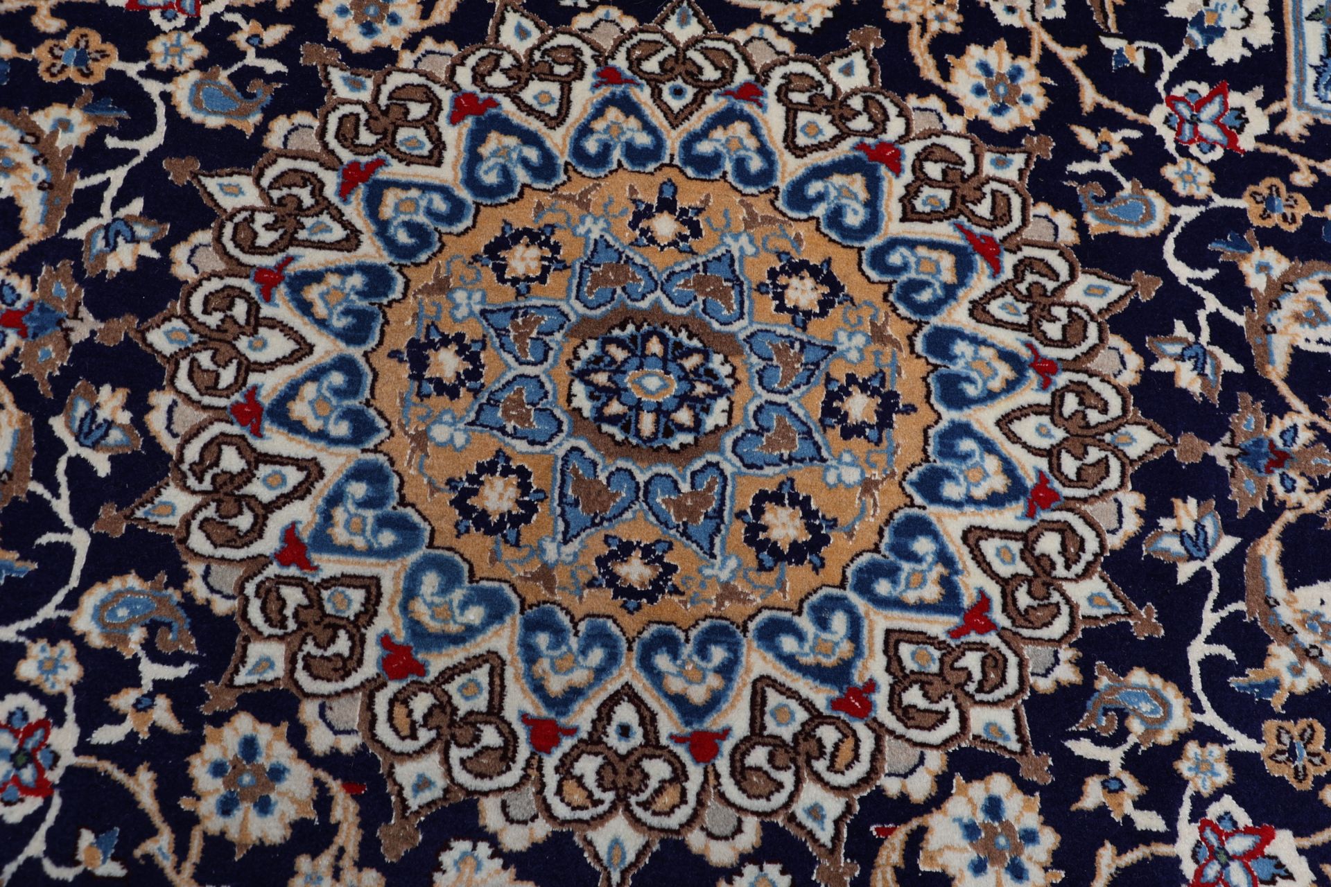perserteppich-nain-195-x-285-cm-schurwolle-handgeknupft-exklusiv-8 Hand-Knotted Wool Nain Persian Rug, 195 × 285 cm