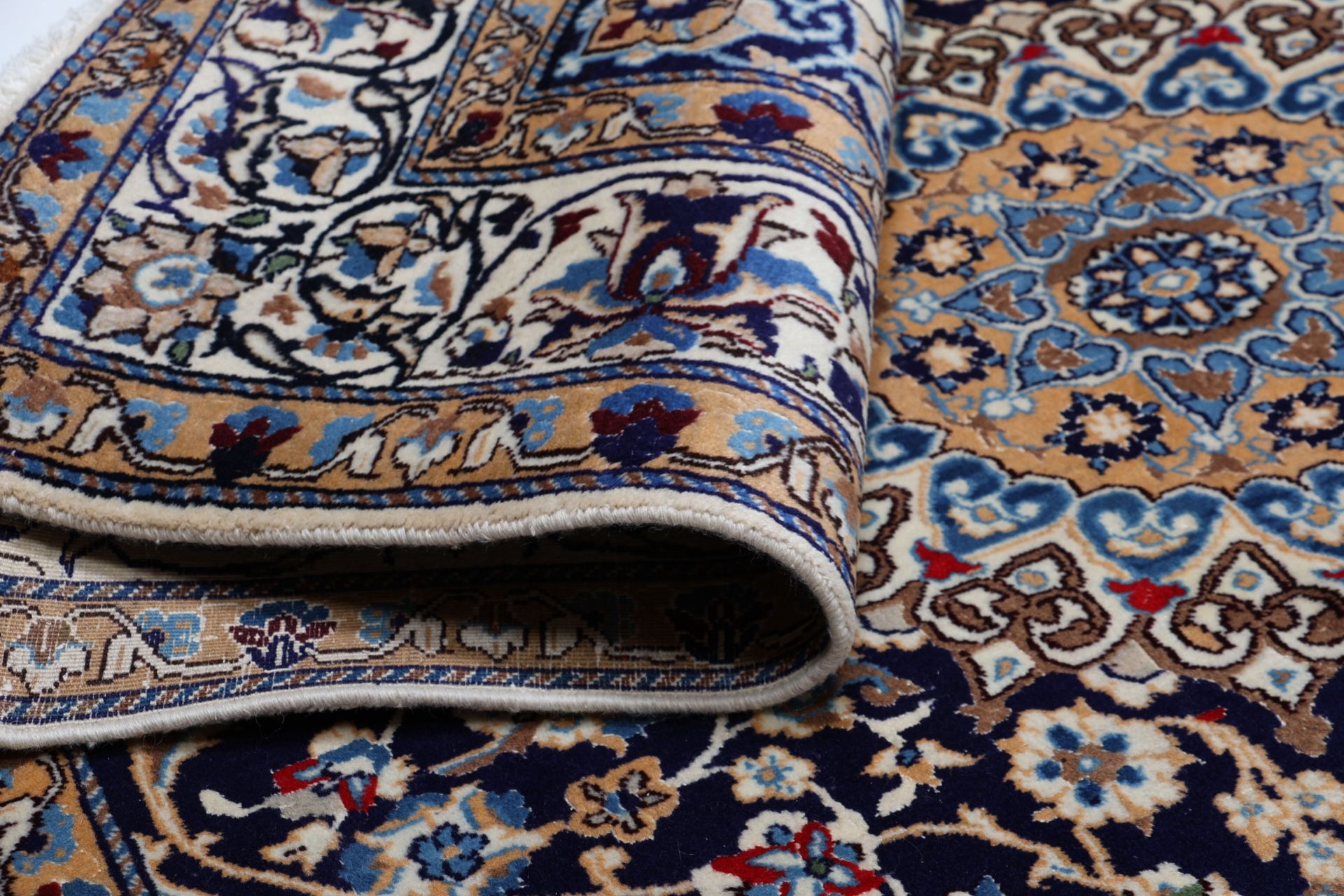 perserteppich-nain-195-x-285-cm-schurwolle-handgeknupft-exklusiv-9 Hand-Knotted Wool Nain Persian Rug, 195 × 285 cm
