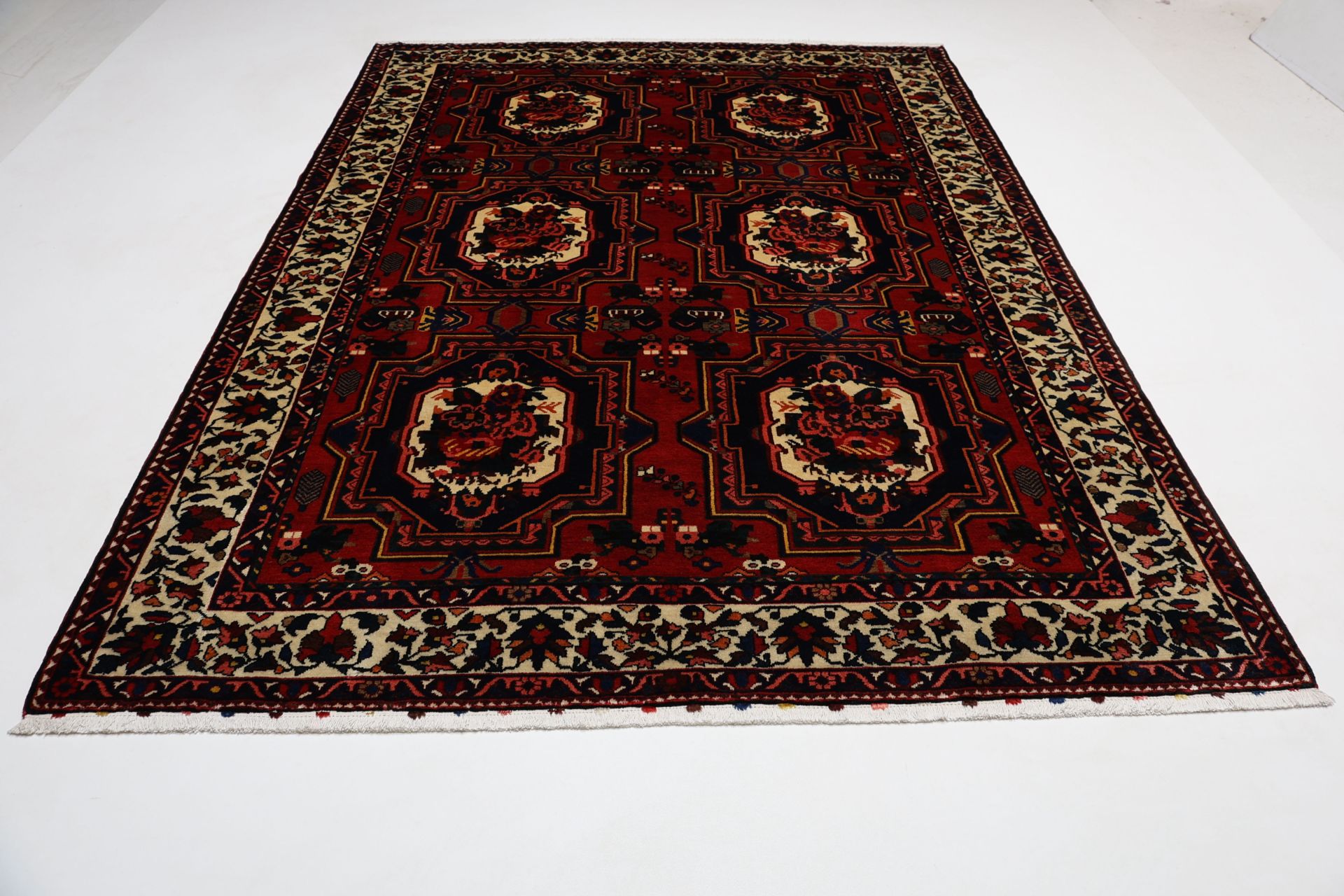 Hand-Knotted Wool Bakhtiari Persian Rug, 220 × 300 cm