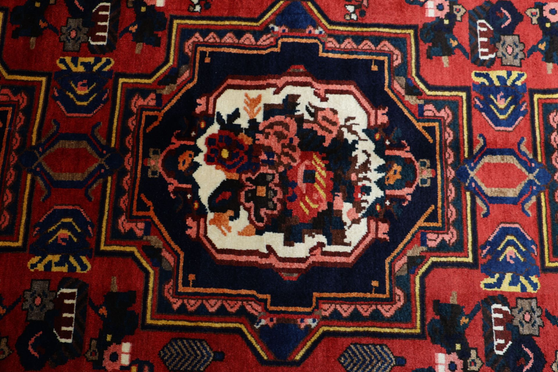 Hand-Knotted Wool Bakhtiari Persian Rug, 220 × 300 cm