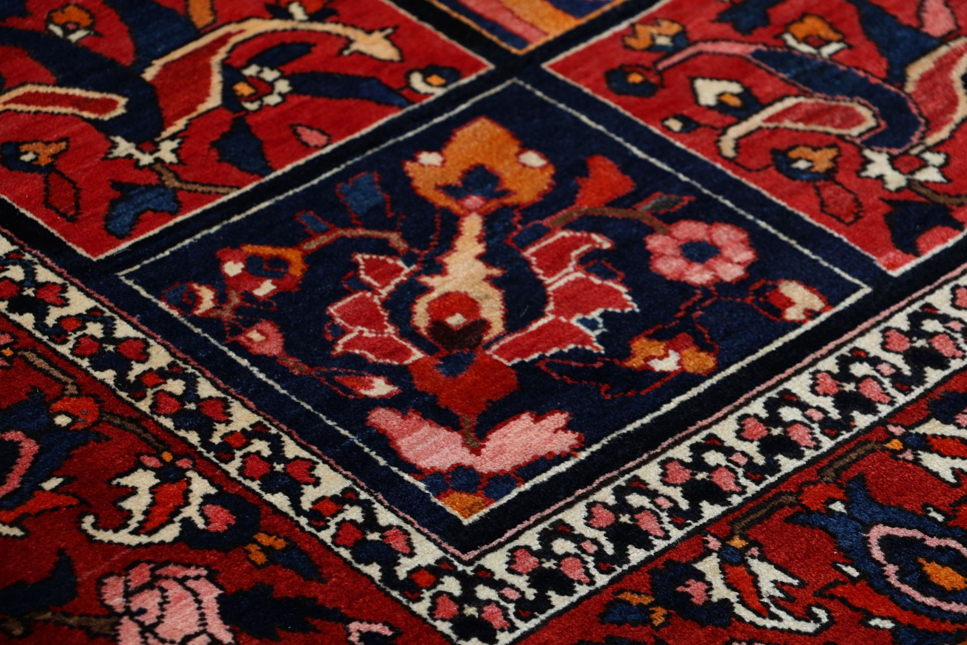 perserteppich-bachtiar-215-x-300-cm-schurwolle-handgeknupft-5 Bakhtiari Persian Rug — hand-knotted, 215 × 300 cm, Wool