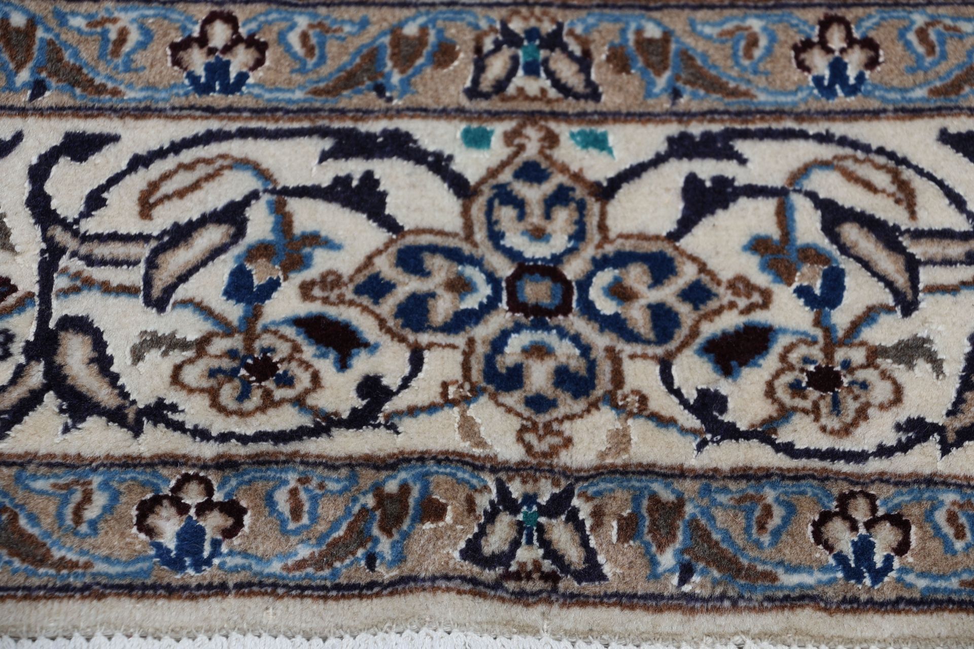 perserteppich-nain-198-x-298-cm-schurwolle-handgeknupft-exklusiv-6 Nain Persian Rug — hand-knotted, 198 × 298 cm, Wool