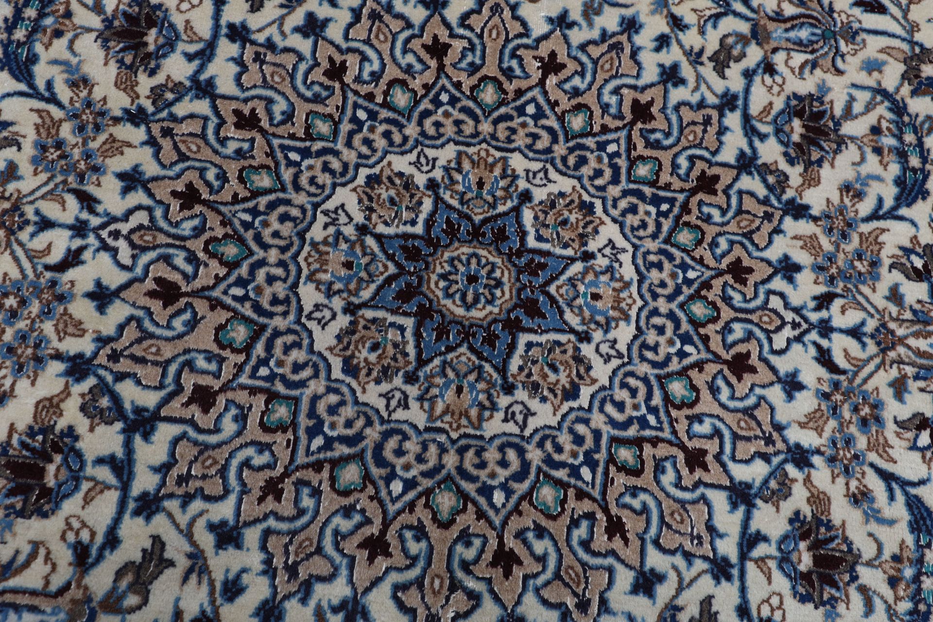 perserteppich-nain-198-x-298-cm-schurwolle-handgeknupft-exklusiv-8 Nain Persian Rug — hand-knotted, 198 × 298 cm, Wool