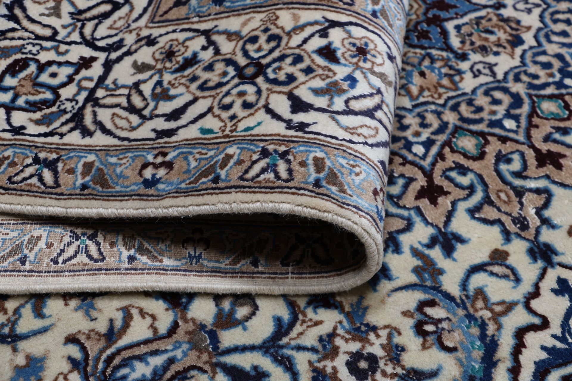 perserteppich-nain-198-x-298-cm-schurwolle-handgeknupft-exklusiv-9 Nain Persian Rug — hand-knotted, 198 × 298 cm, Wool