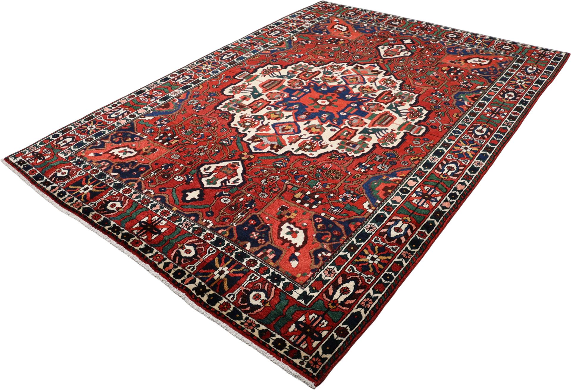 Bakhtiari Persian Rug 224 × 310 cm, Wool, hand-knotted