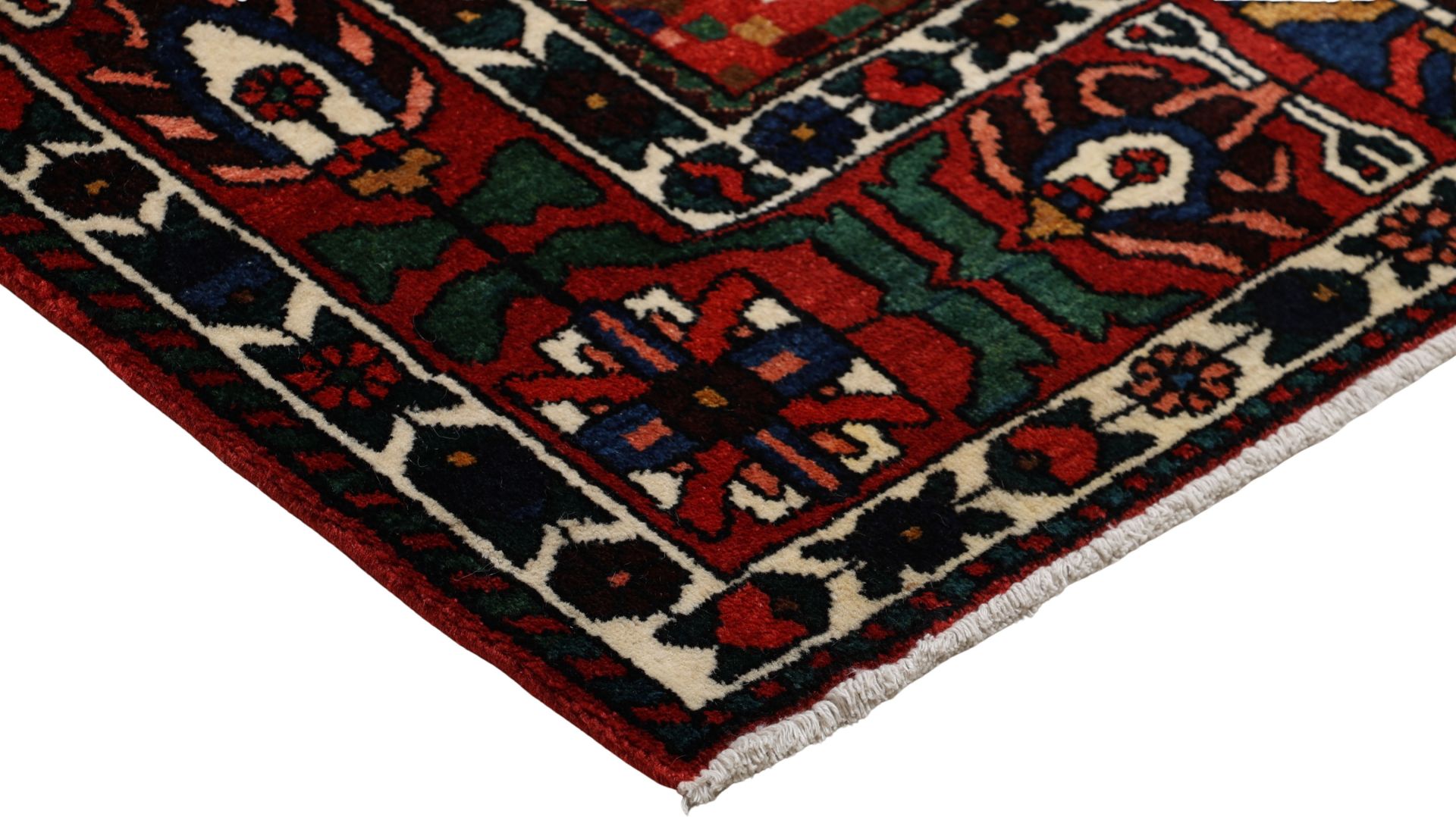Bakhtiari Persian Rug 224 × 310 cm, Wool, hand-knotted
