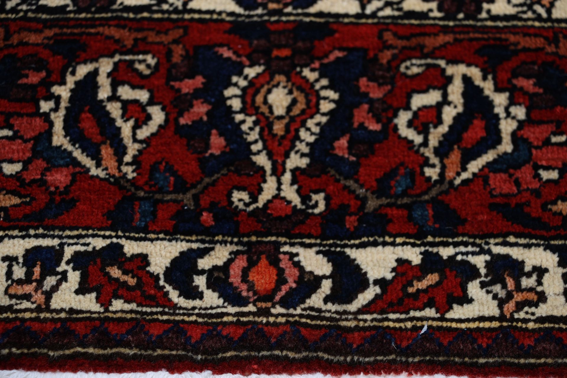 Bakhtiari Persian Rug — hand-knotted, 212 × 318 cm, Wool