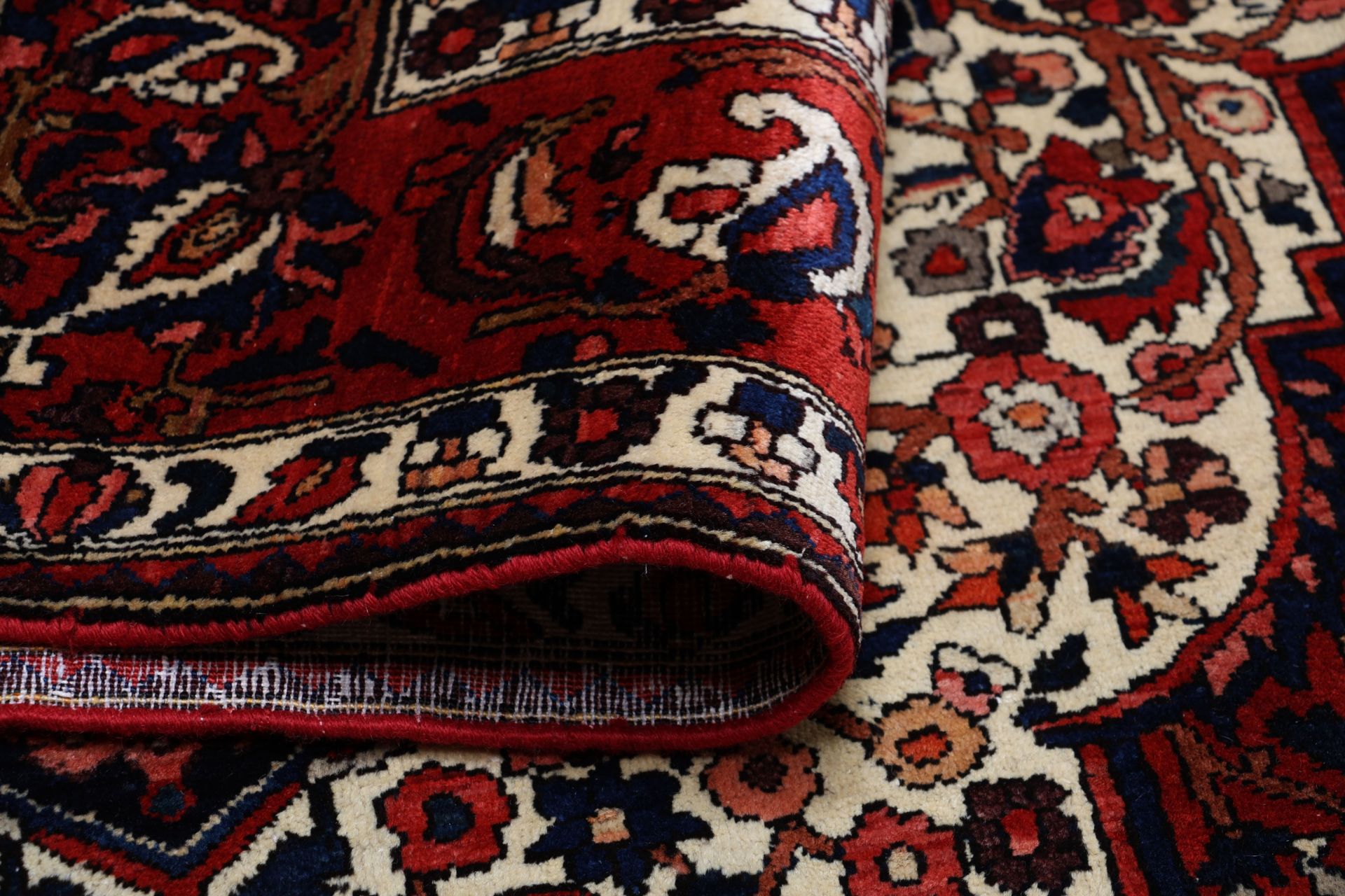 Bakhtiari Persian Rug — hand-knotted, 212 × 318 cm, Wool