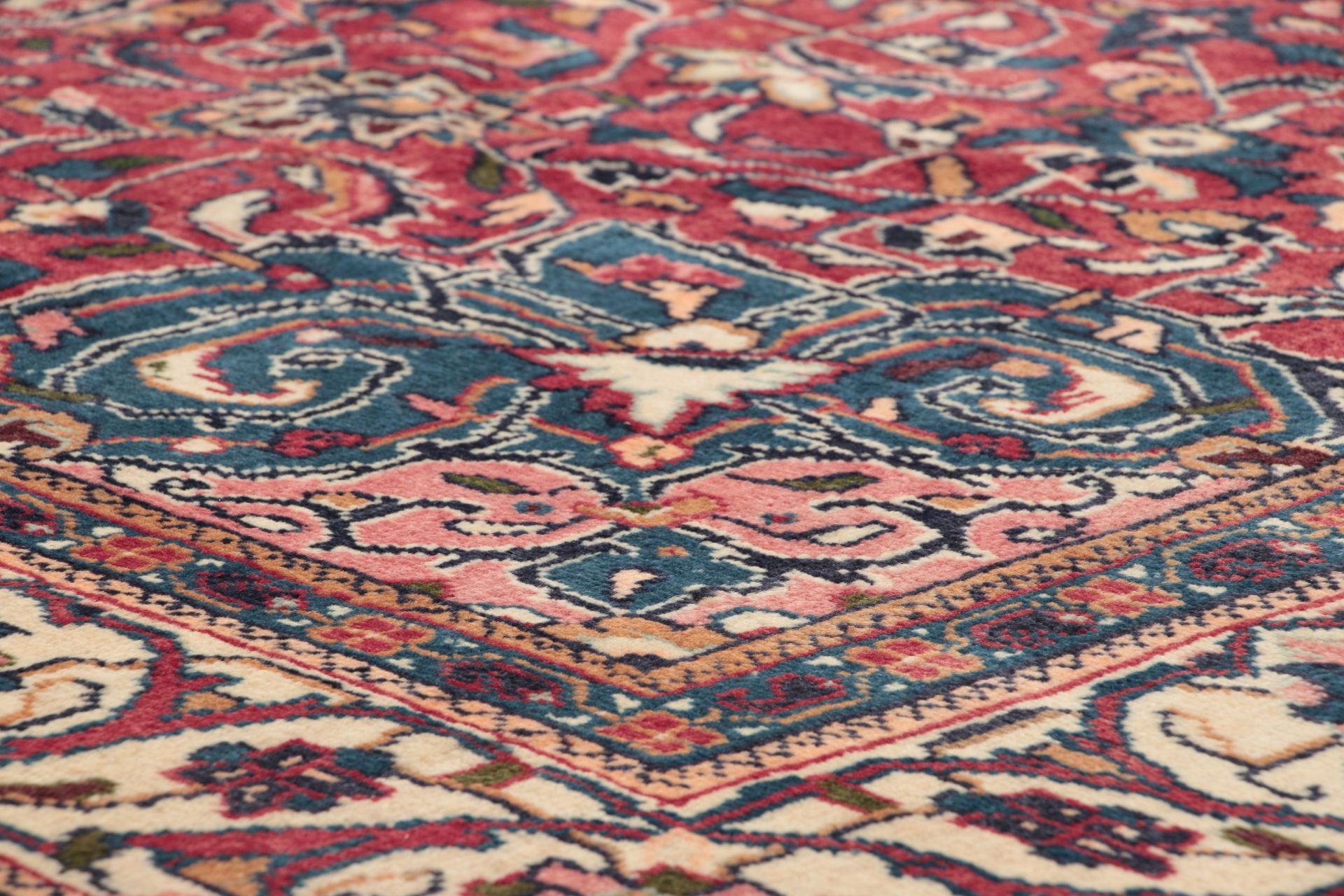 Hamadan Persian Rug — hand-knotted, 213 × 313 cm