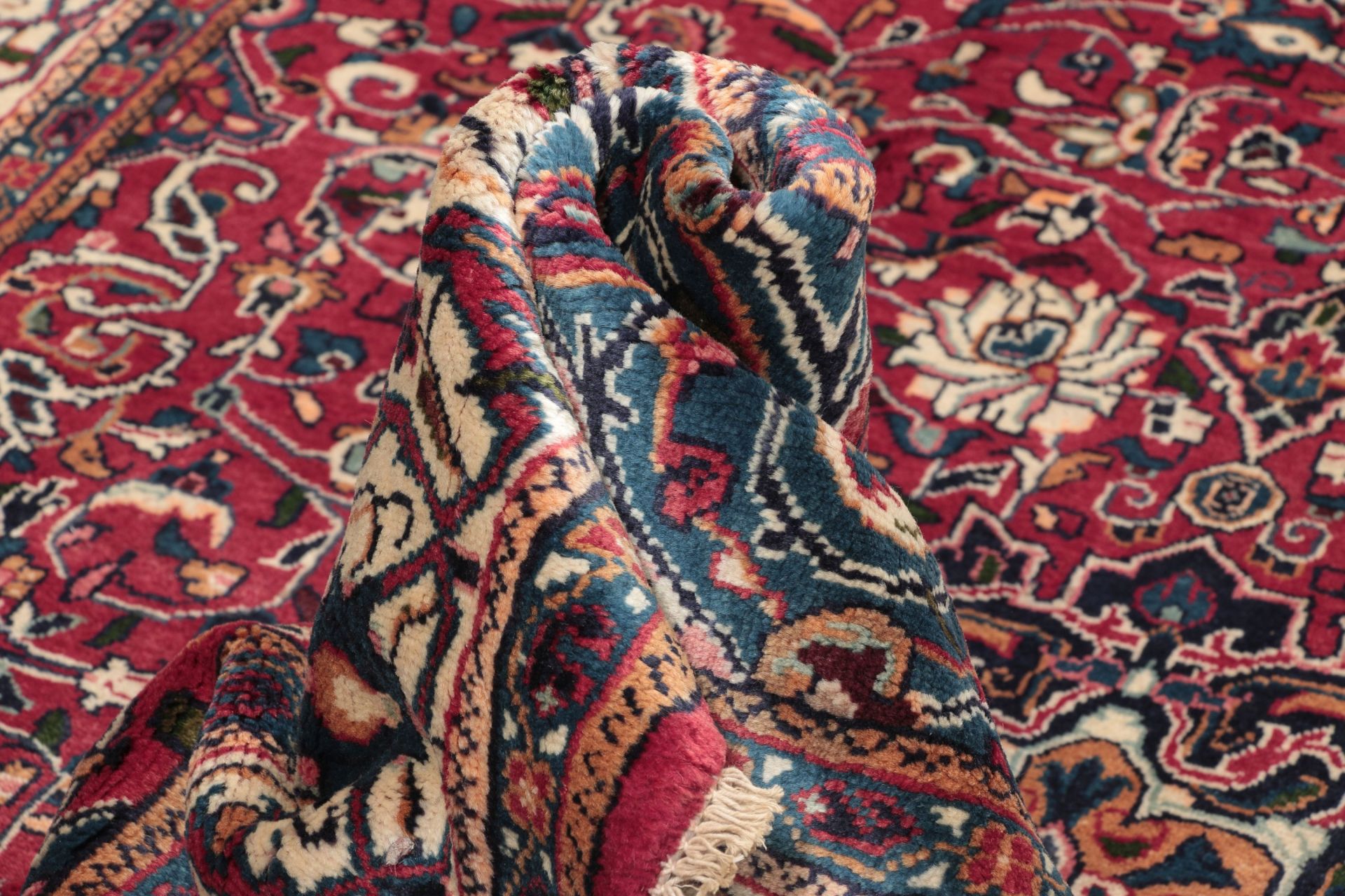 Hamadan Persian Rug — hand-knotted, 213 × 313 cm