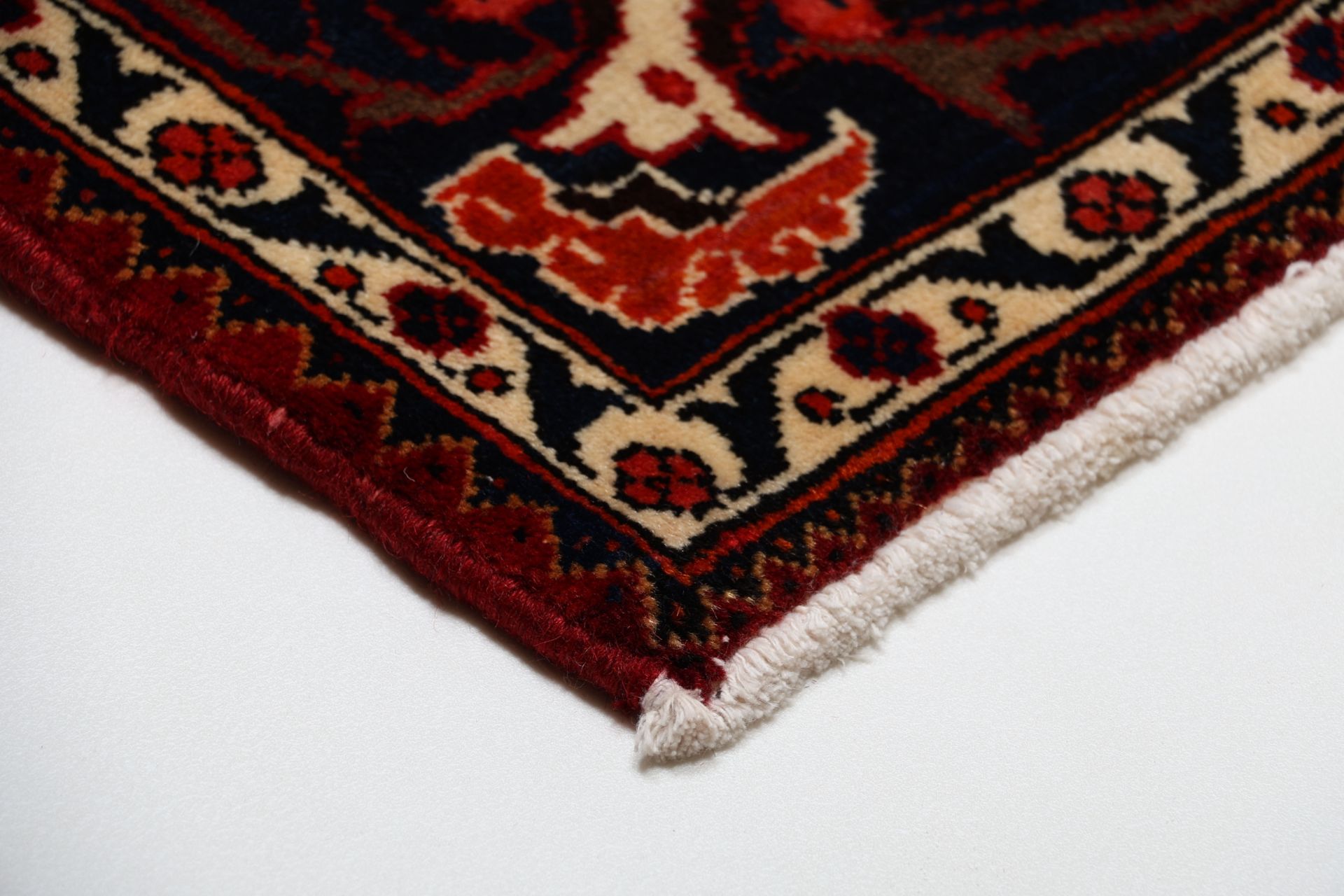 Bakhtiari Persian Rug 210 × 310 cm, Wool, hand-knotted