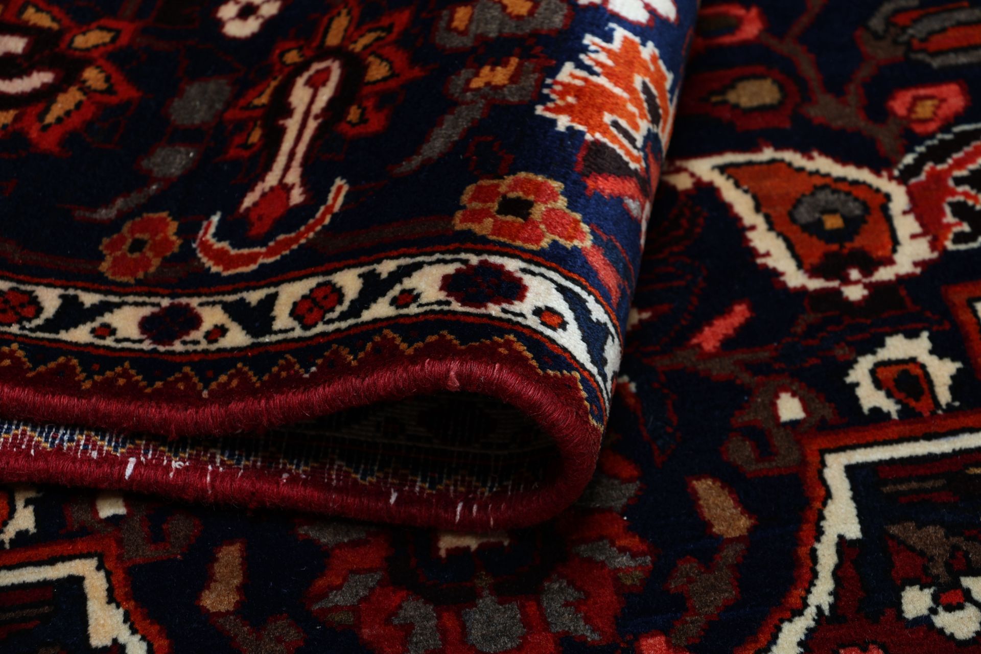 Bakhtiari Persian Rug 210 × 310 cm, Wool, hand-knotted