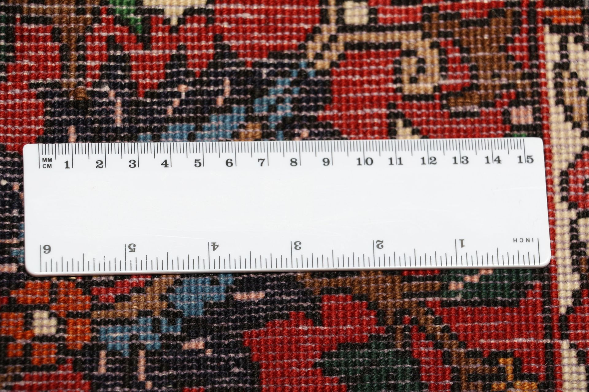 Hand-Knotted Wool Bakhtiari Persian Rug, 213 × 313 cm