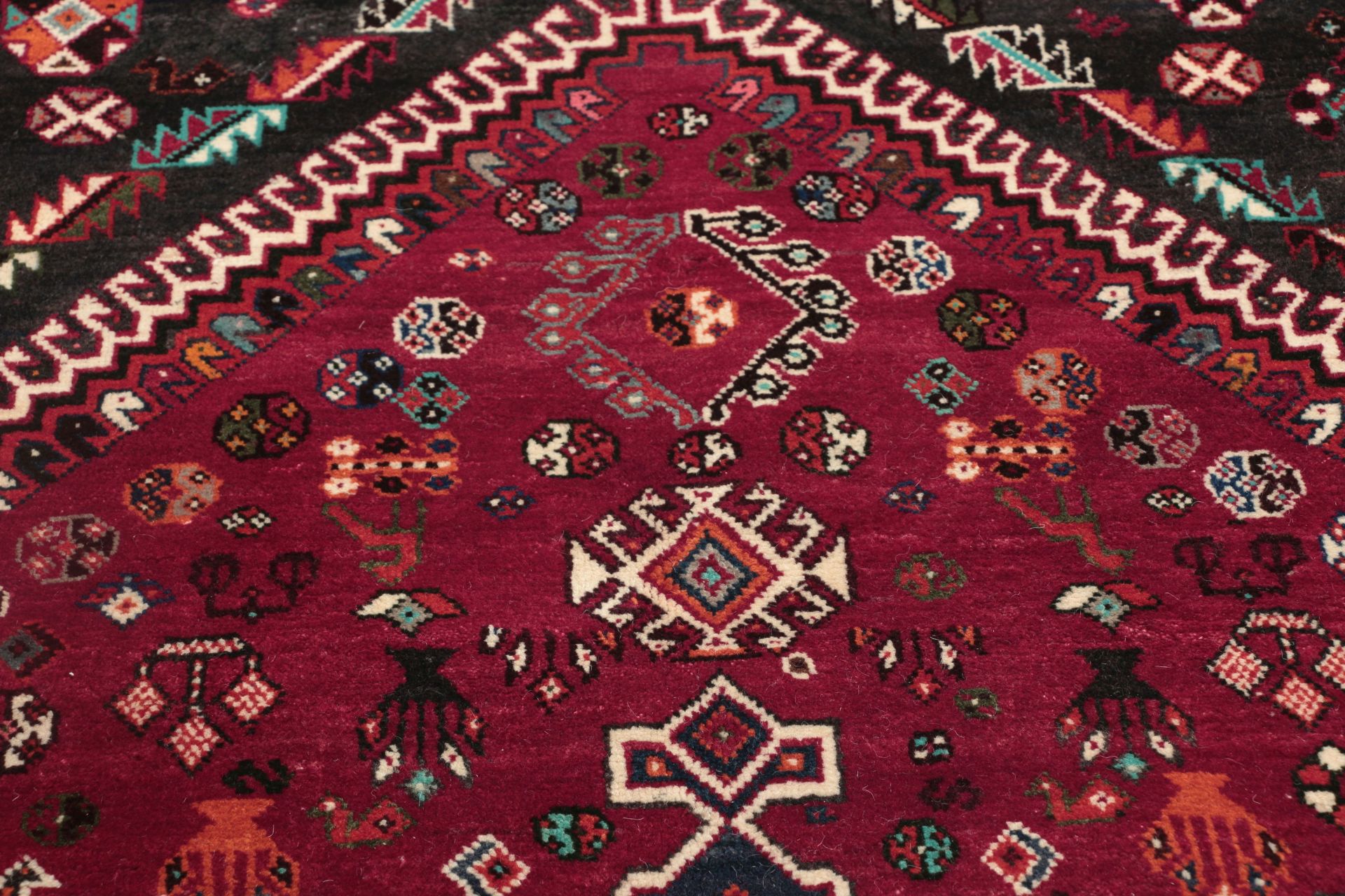 Qashqai Persian Rug — hand-knotted, 177 × 275 cm, Wool
