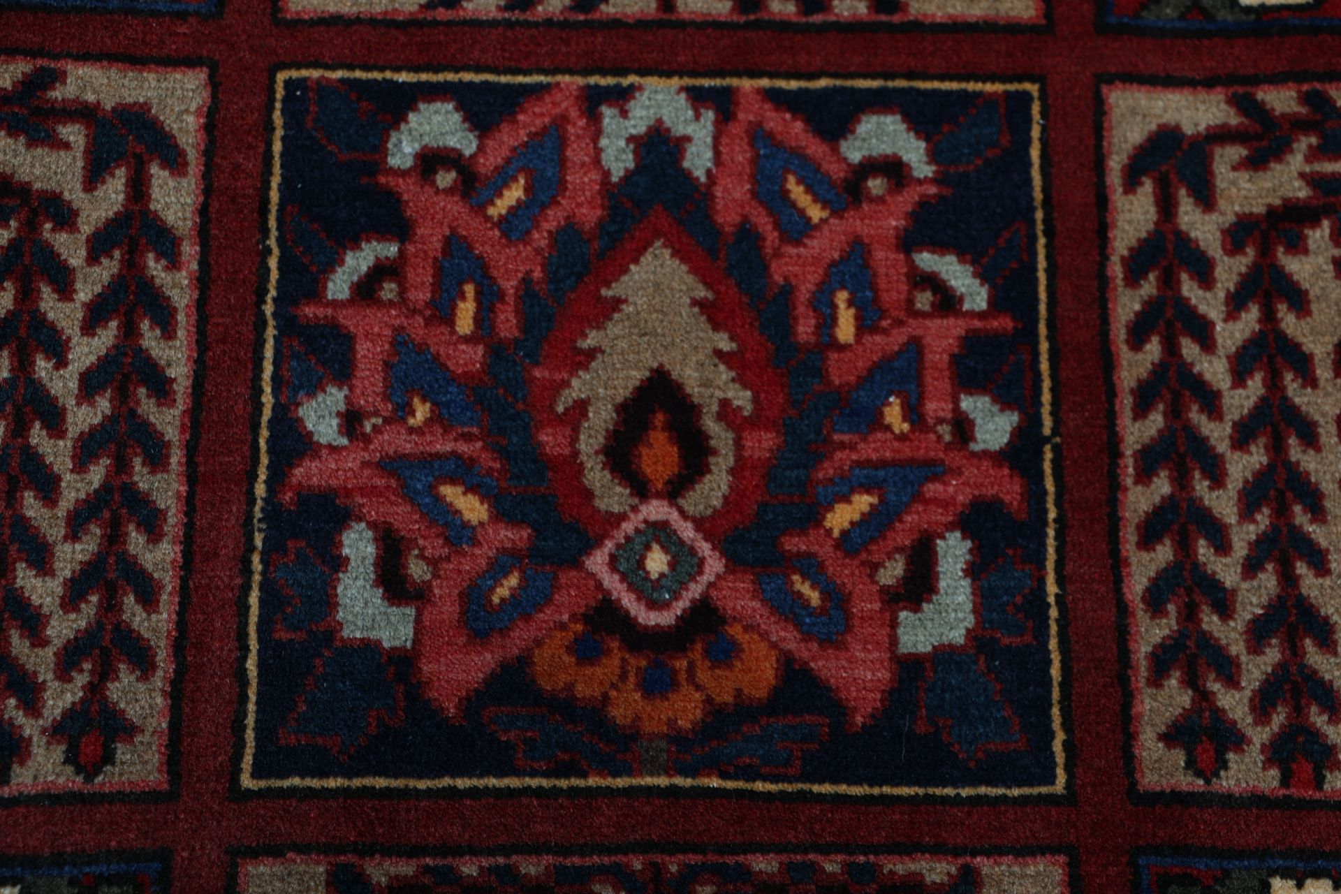 Bakhtiari Persian Rug 197 × 315 cm, Wool, hand-knotted