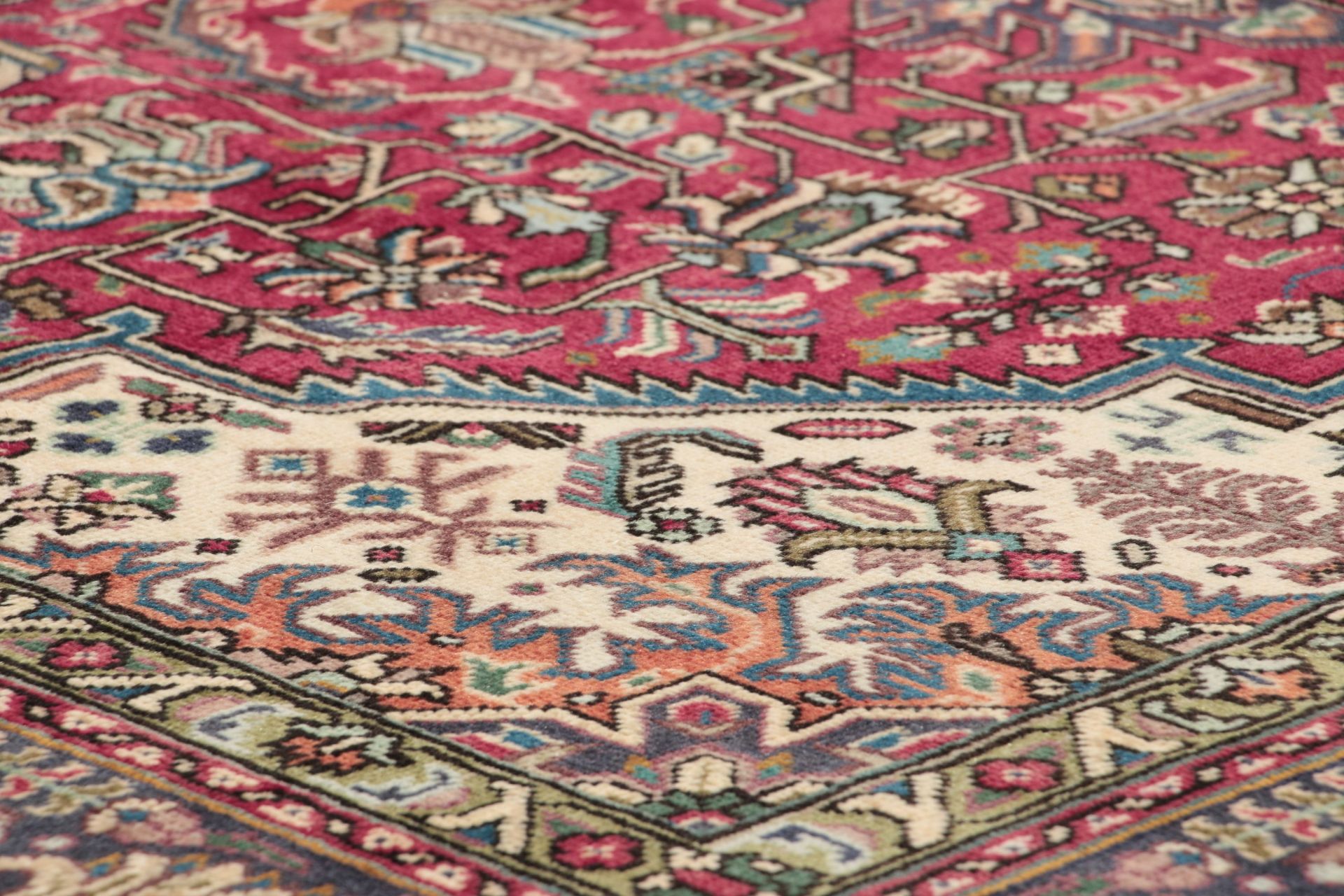 Tabriz Persian Rug — hand-knotted, 200 × 290 cm