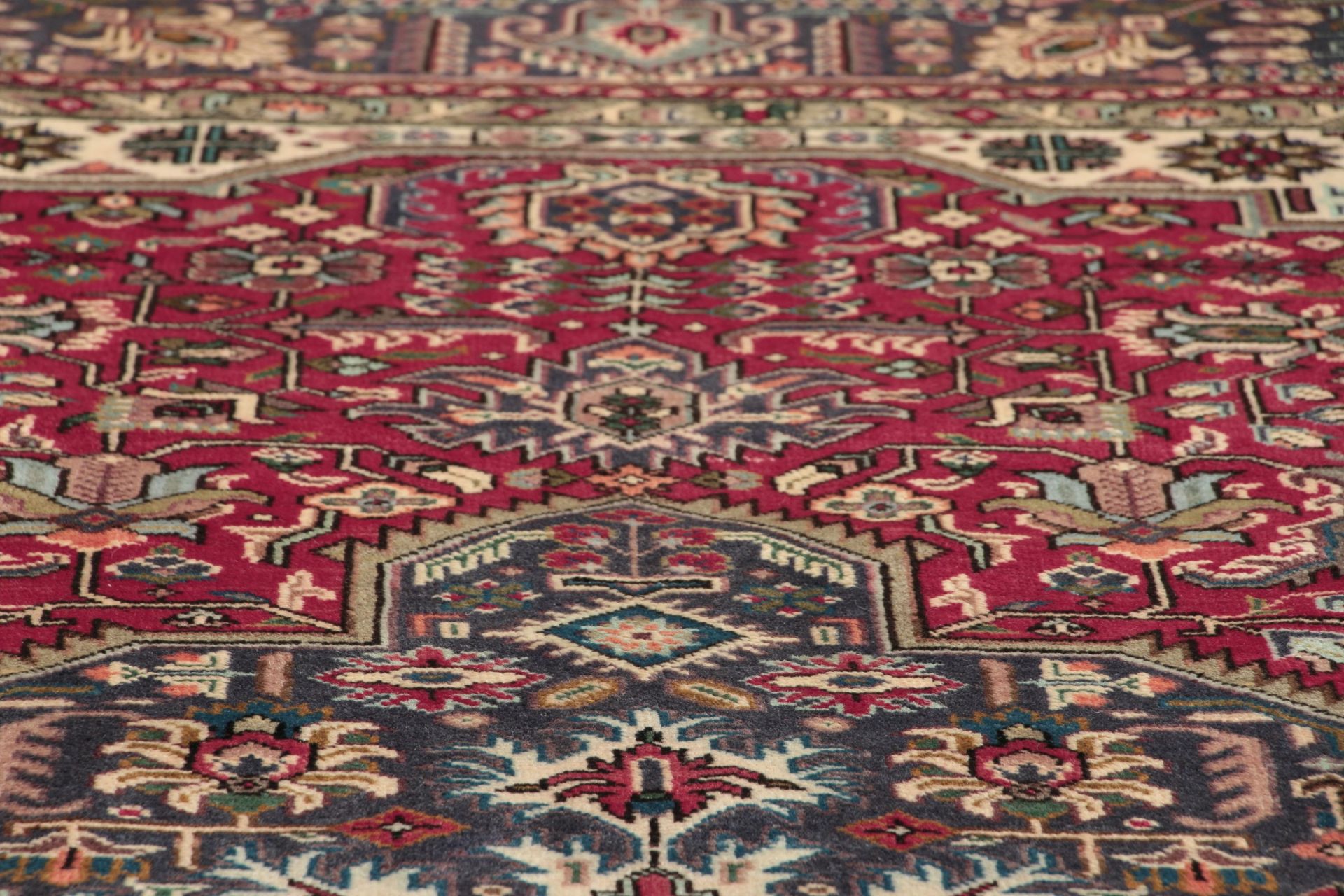 Tabriz Persian Rug — hand-knotted, 200 × 290 cm