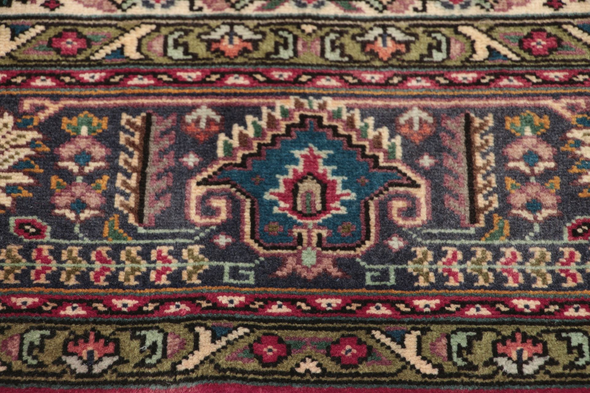 Tabriz Persian Rug — hand-knotted, 200 × 290 cm