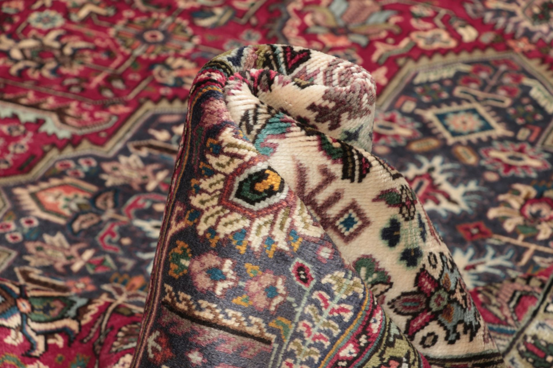 Tabriz Persian Rug — hand-knotted, 200 × 290 cm