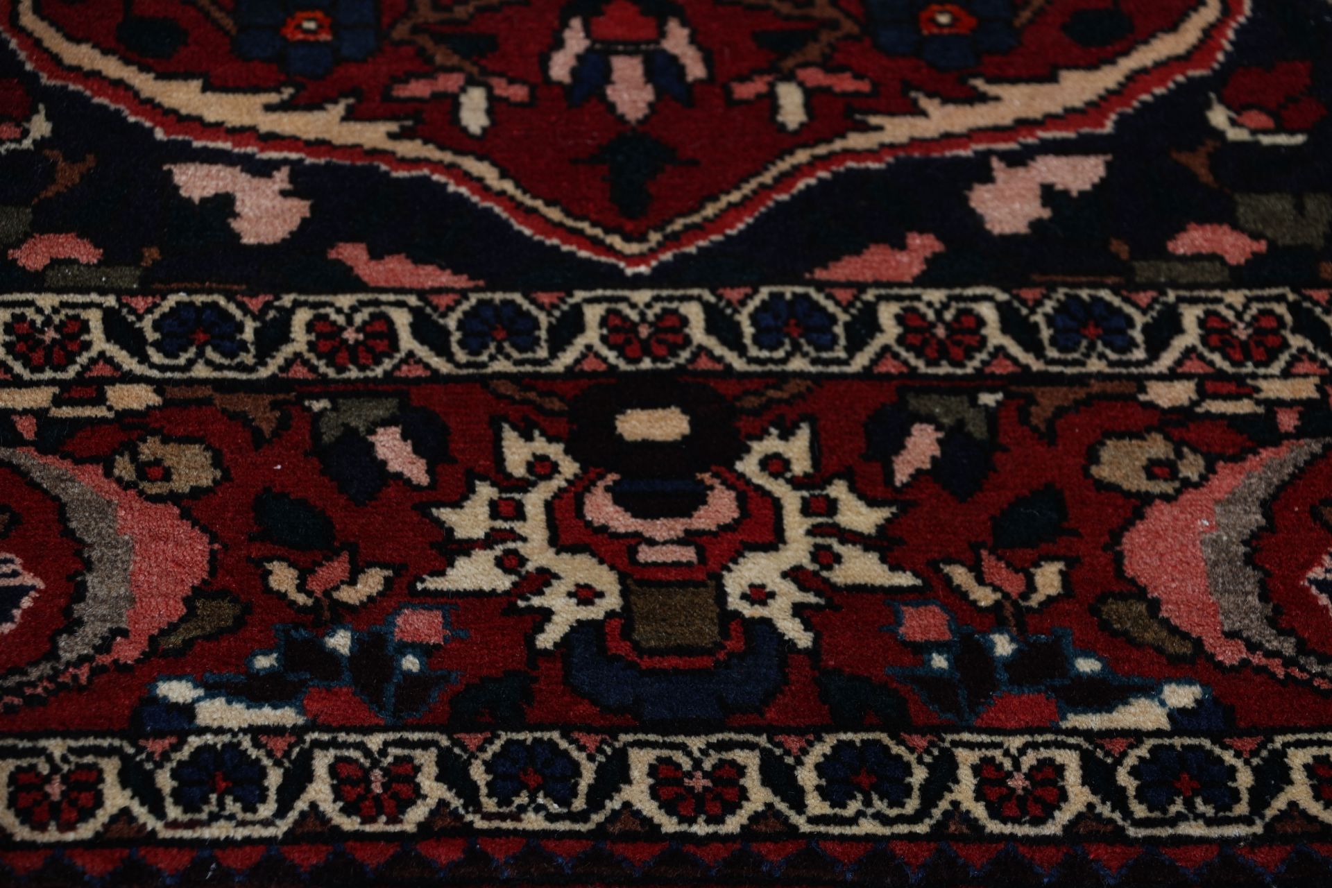 Bakhtiari Persian Rug — hand-knotted, 210 × 315 cm, Wool