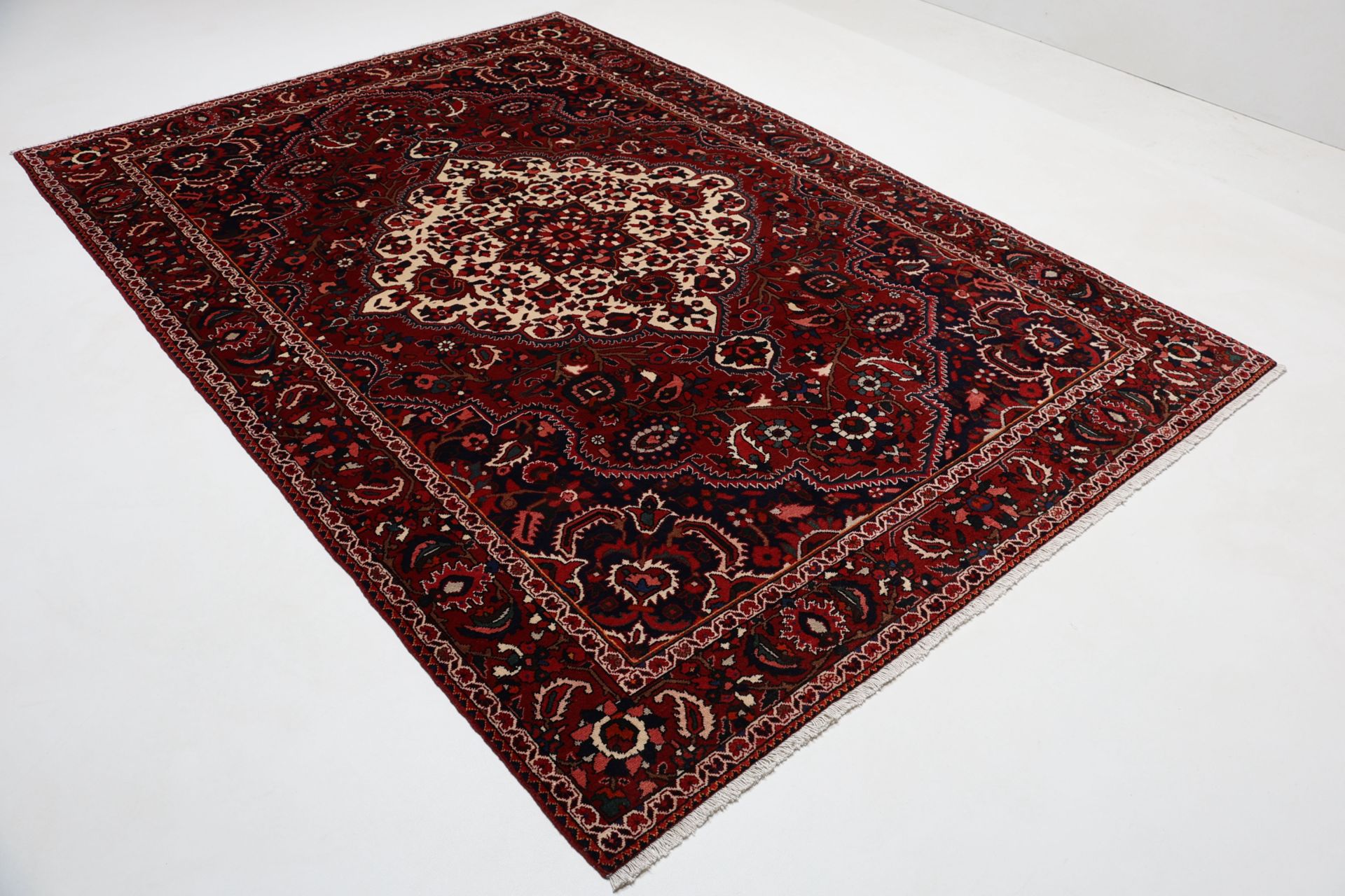 Hand-Knotted Wool Bakhtiari Persian Rug, 212 × 312 cm