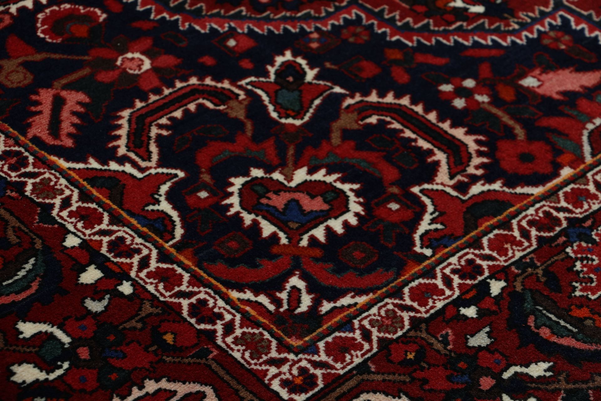 Hand-Knotted Wool Bakhtiari Persian Rug, 212 × 312 cm