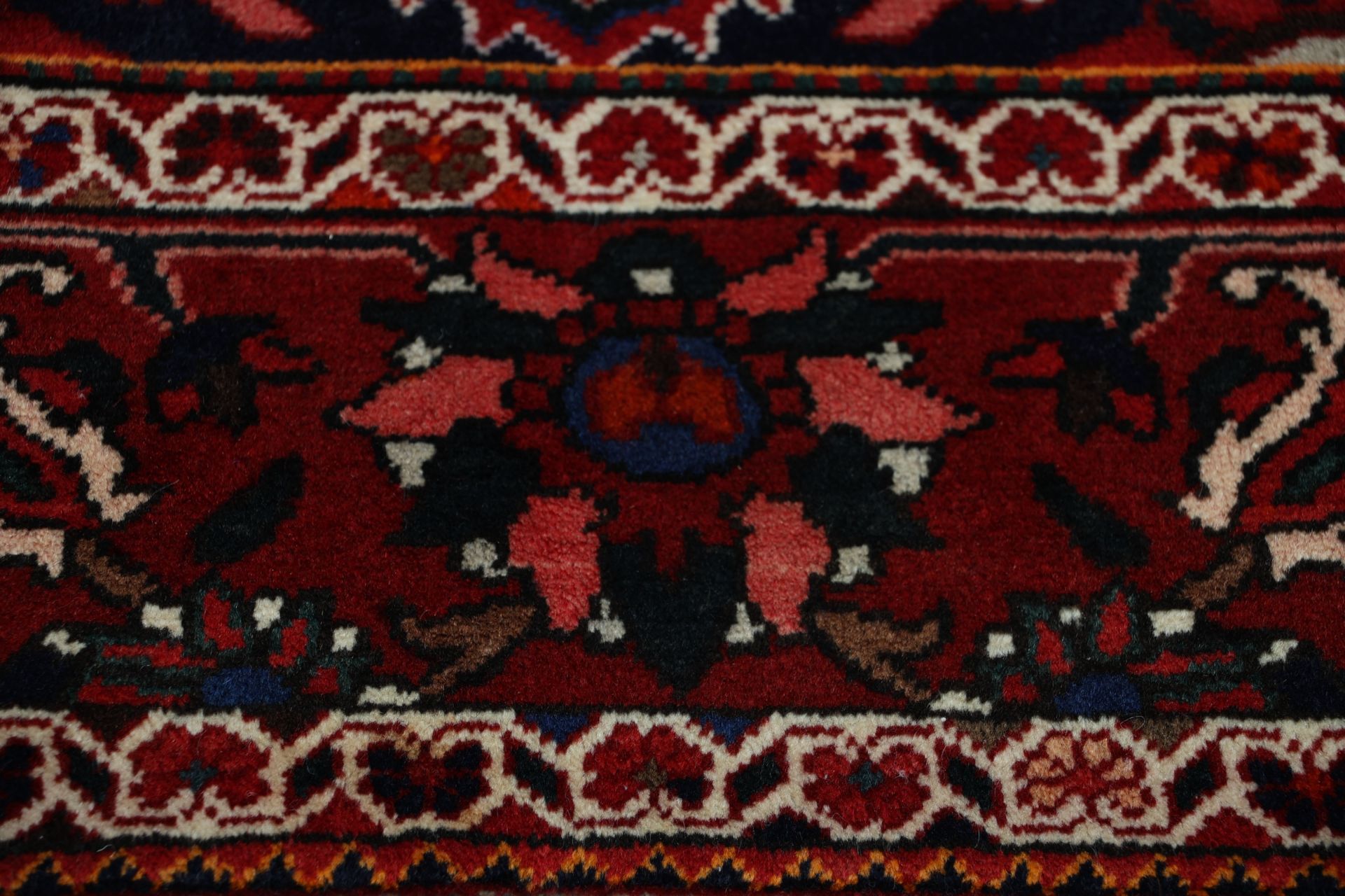 Hand-Knotted Wool Bakhtiari Persian Rug, 212 × 312 cm
