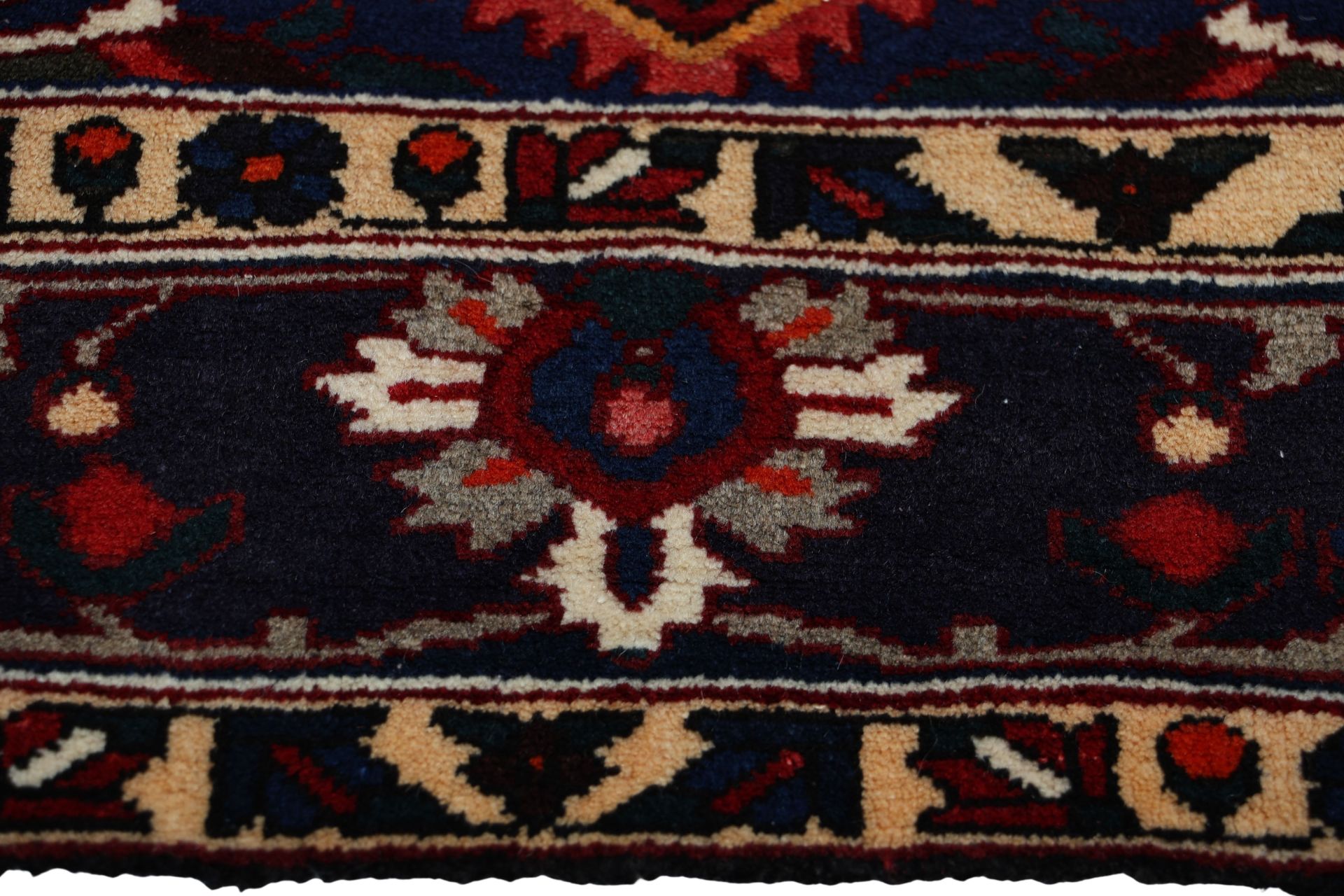 Bakhtiari Persian Rug 210 × 310 cm, Wool, hand-knotted