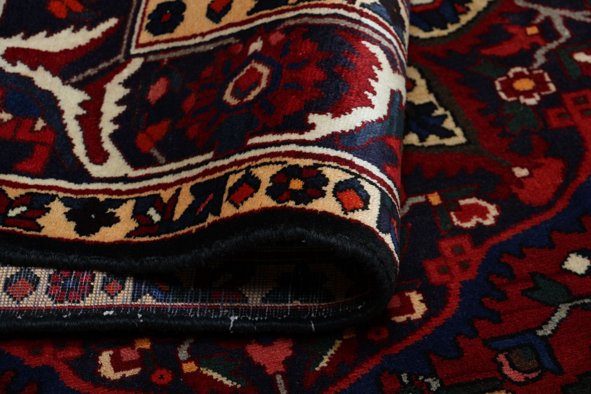 Bakhtiari Persian Rug 210 × 310 cm, Wool, hand-knotted