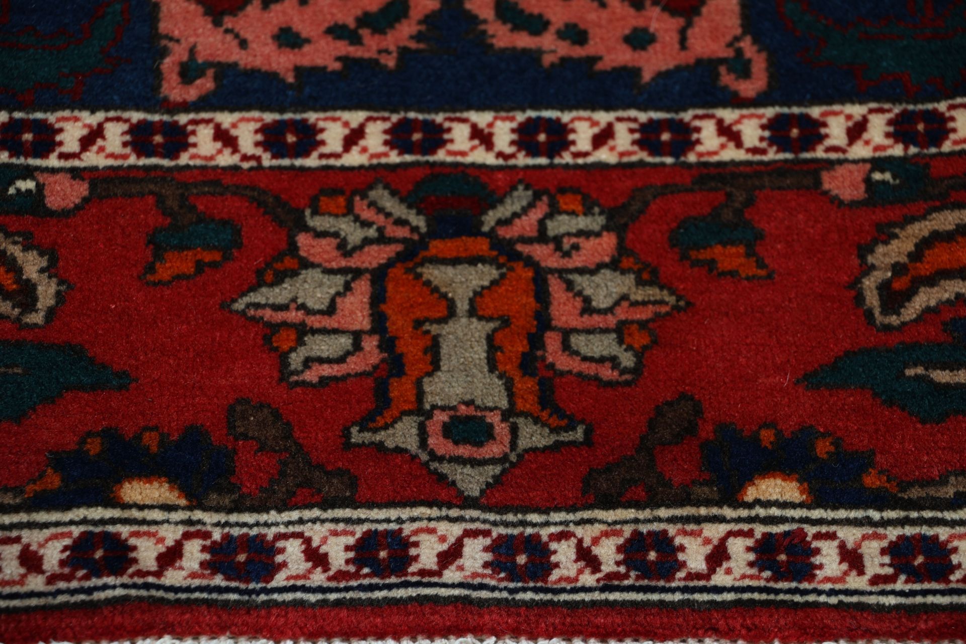 Bakhtiari Persian Rug — hand-knotted, 200 × 315 cm, Wool