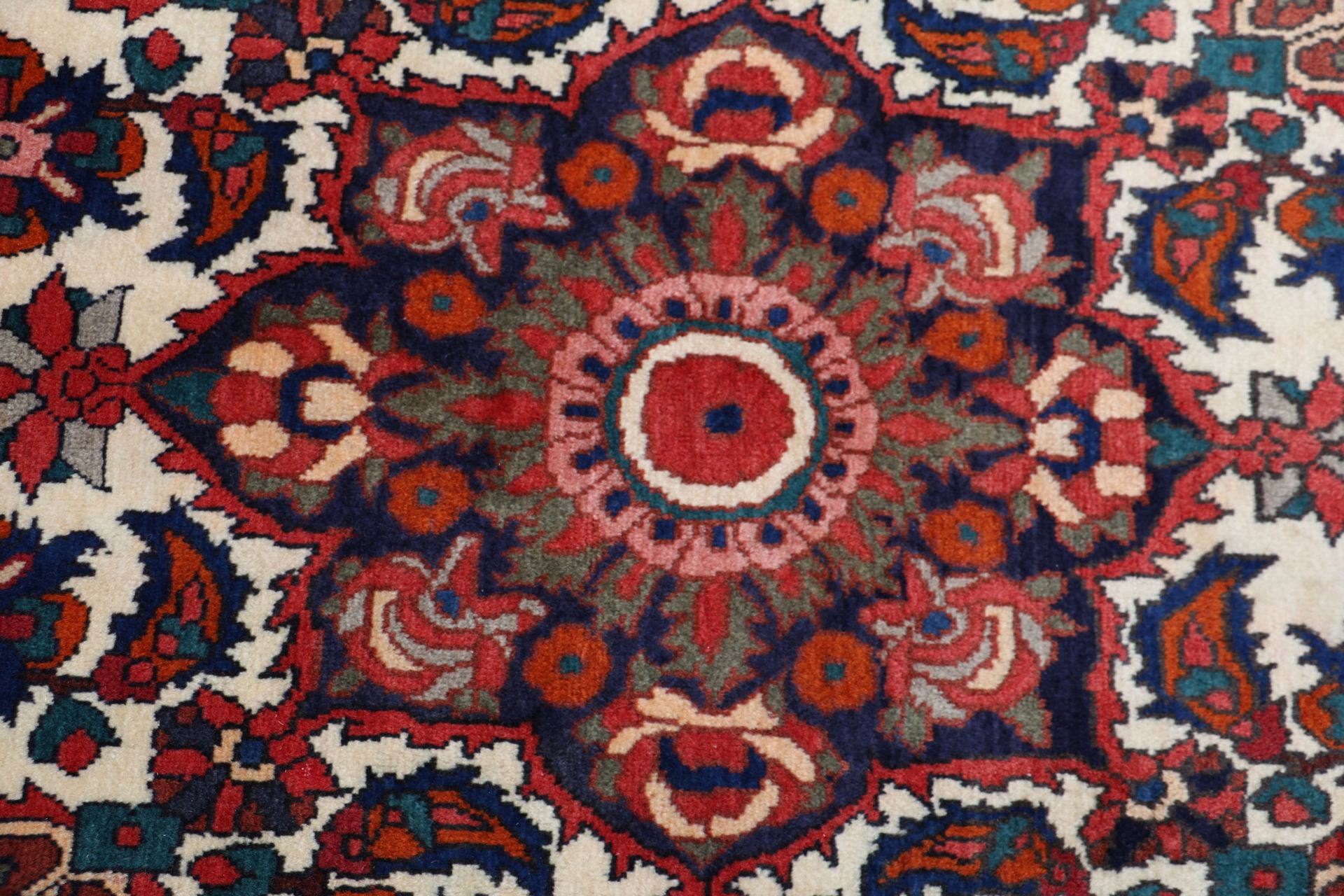 Bakhtiari Persian Rug — hand-knotted, 200 × 315 cm, Wool